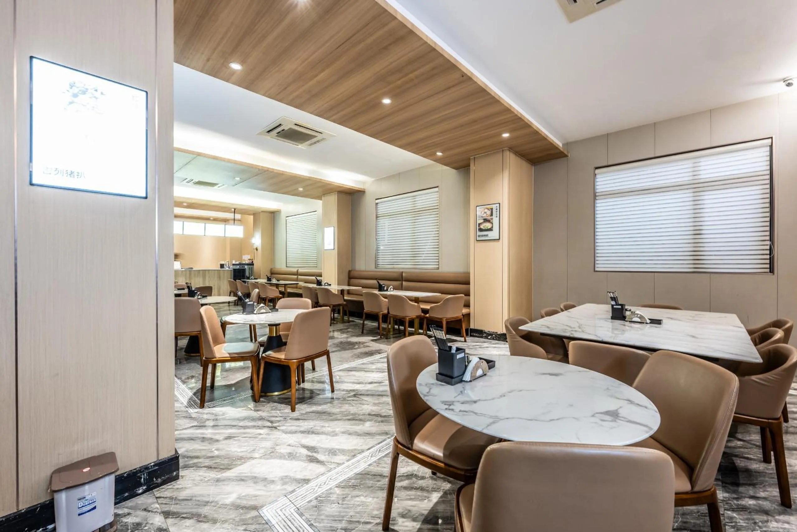 Restaurant/places to eat in Bole Jing Pin Hotel