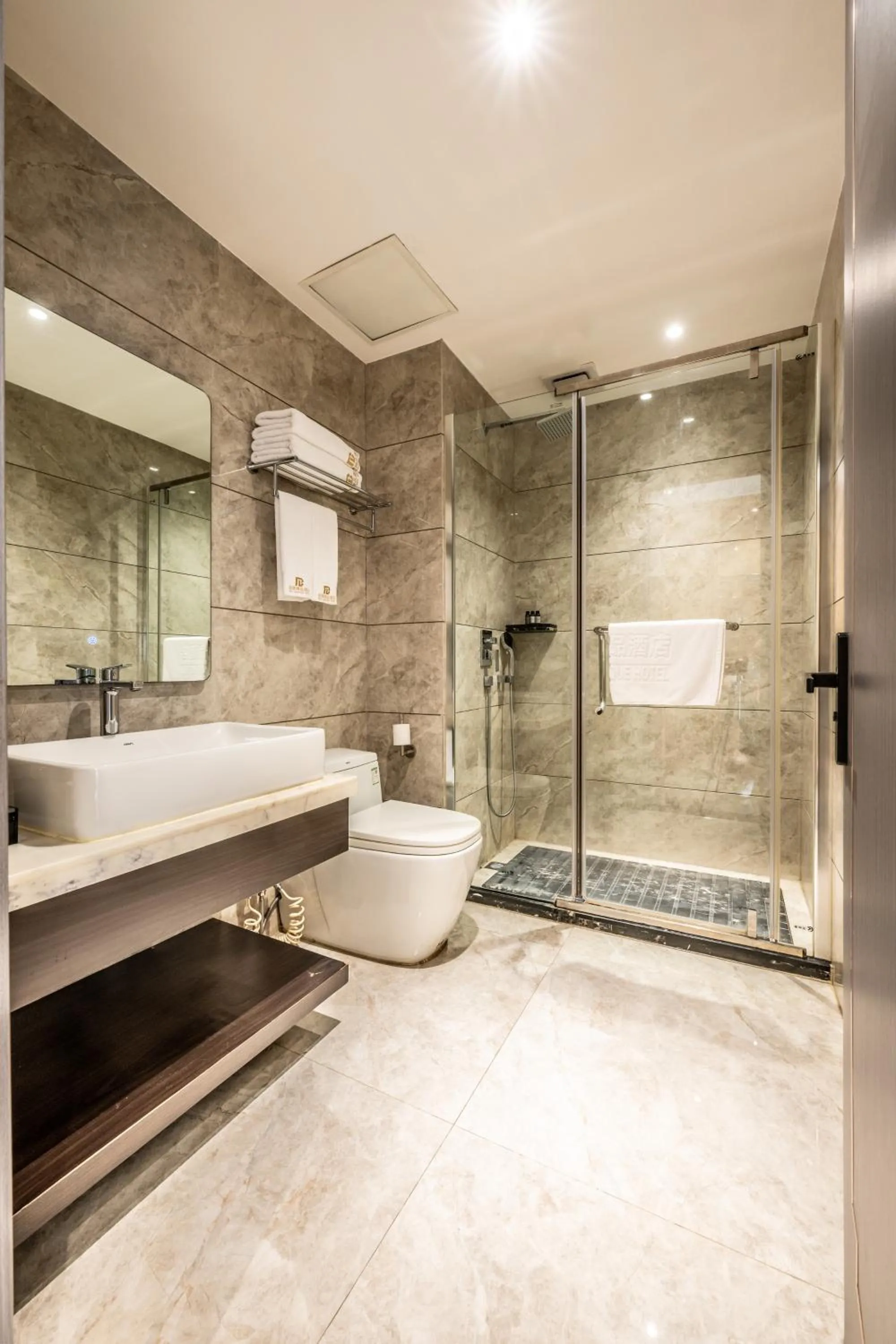 Bathroom in Bole Jing Pin Hotel