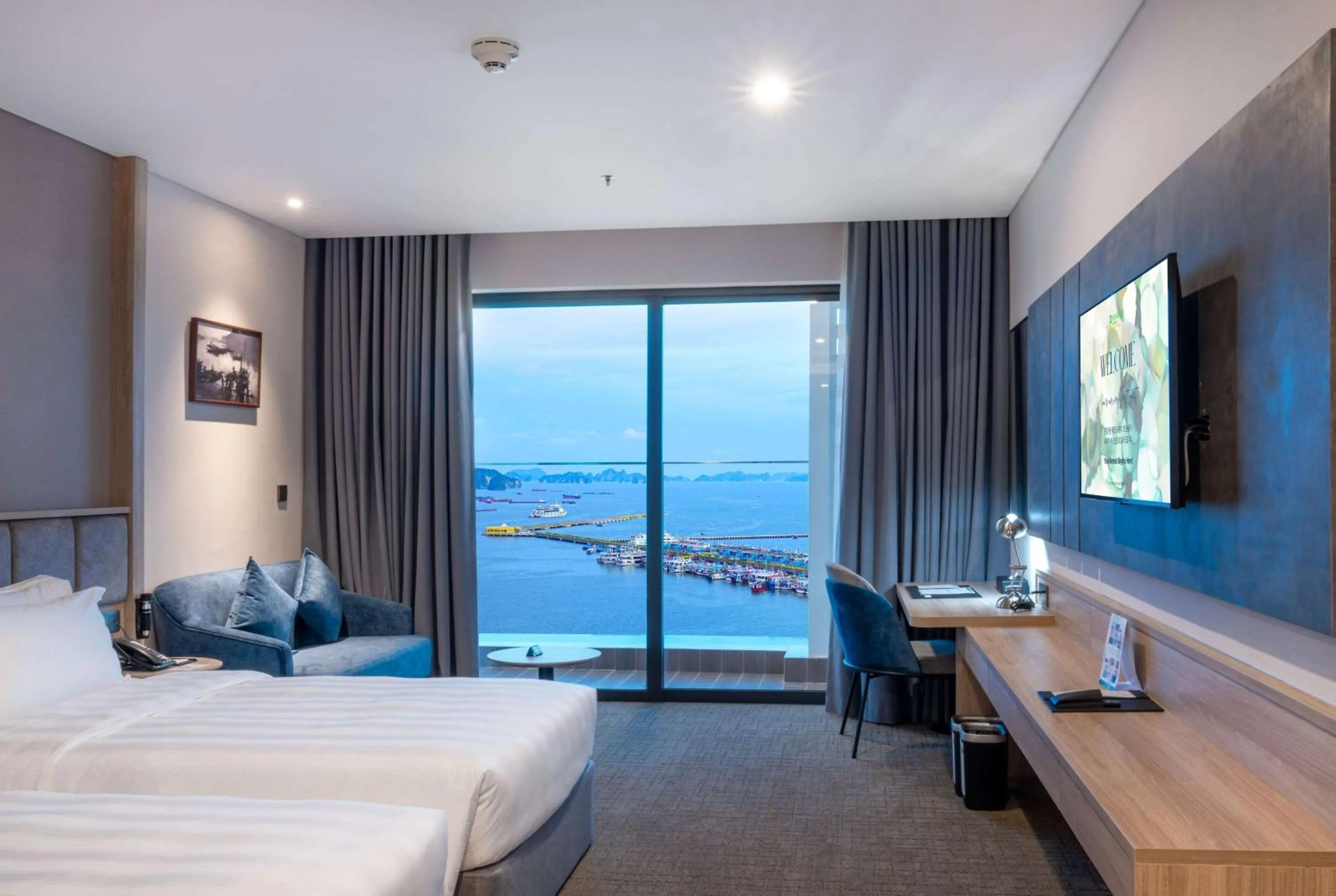 Photo of the whole room, Bed in Wyndham Garden Legend Halong