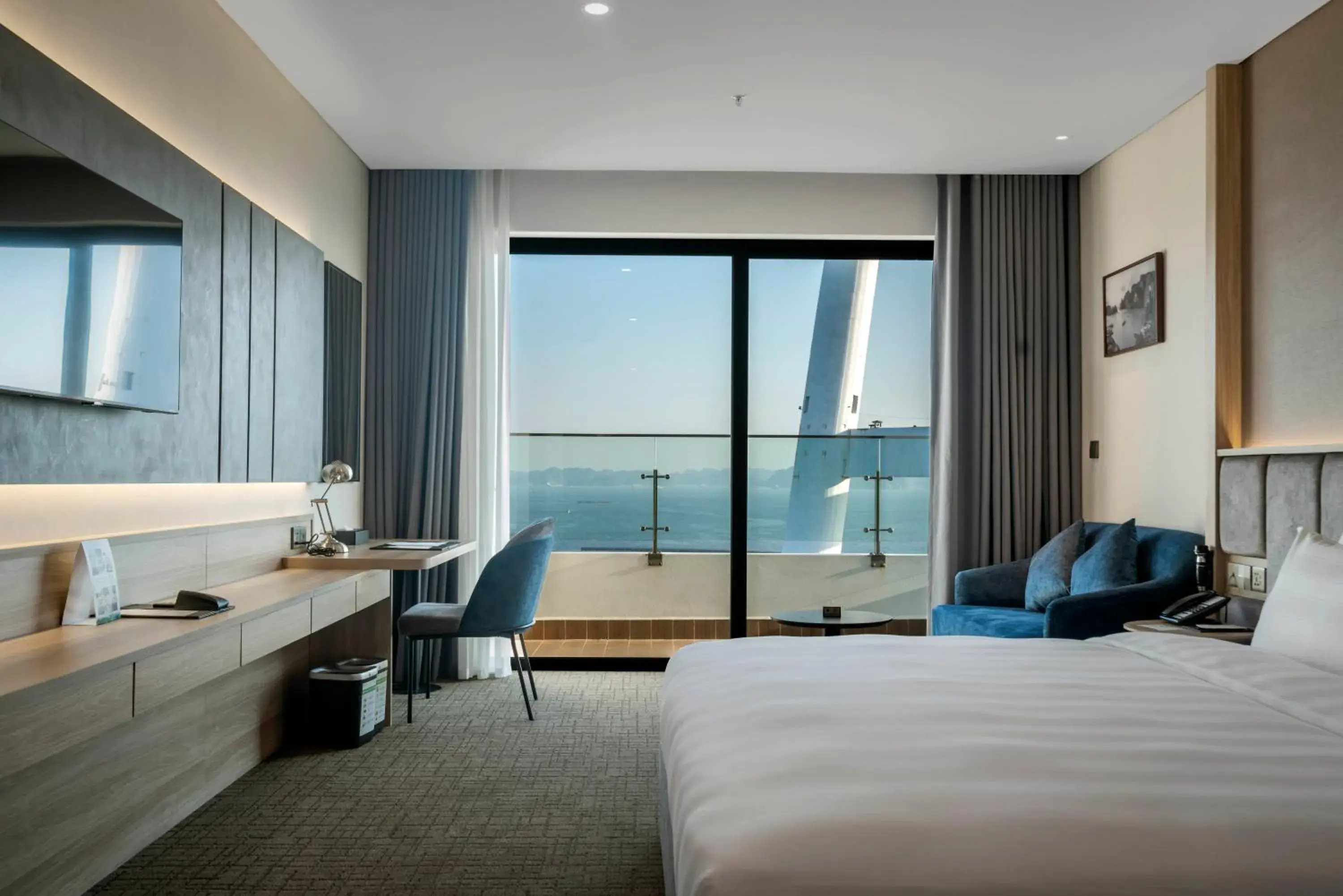 Sea view, Bed in Wyndham Garden Legend Halong Sea view, Bed in Wyndham Garden Legend Halong