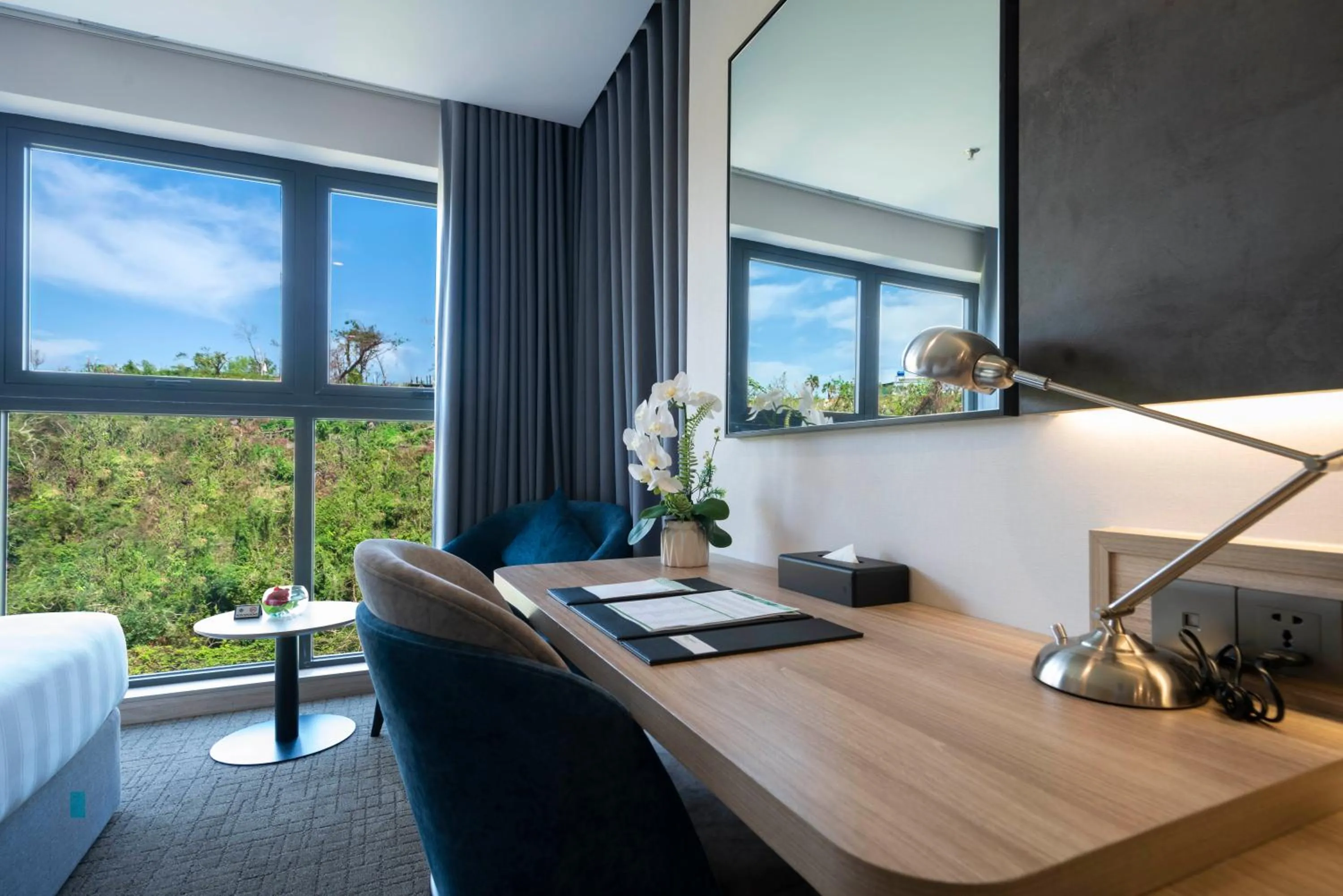 Seating area in Wyndham Garden Legend Halong