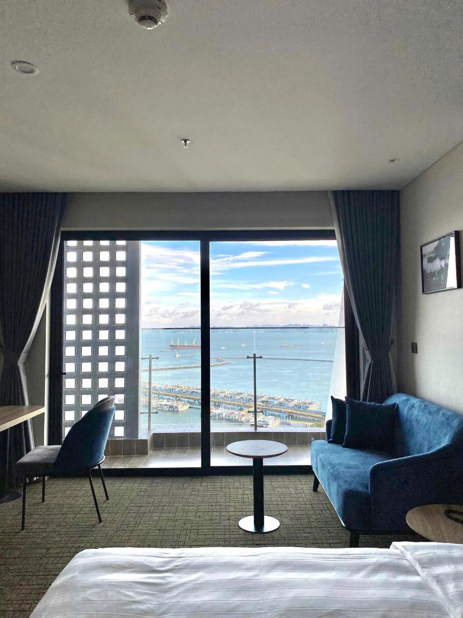 Sea view, Bed in Wyndham Garden Legend Halong