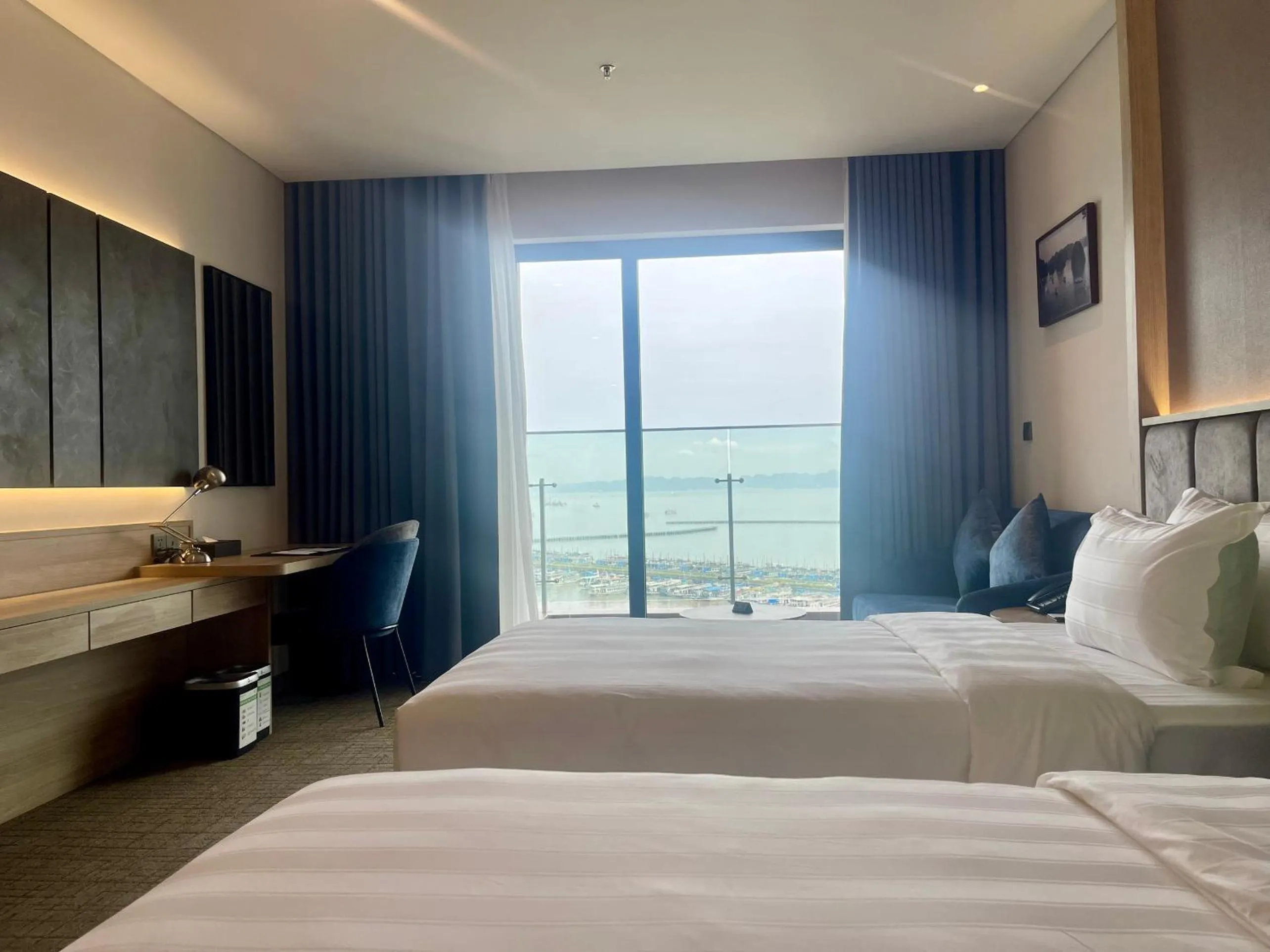 Photo of the whole room, Bed in Wyndham Garden Legend Halong