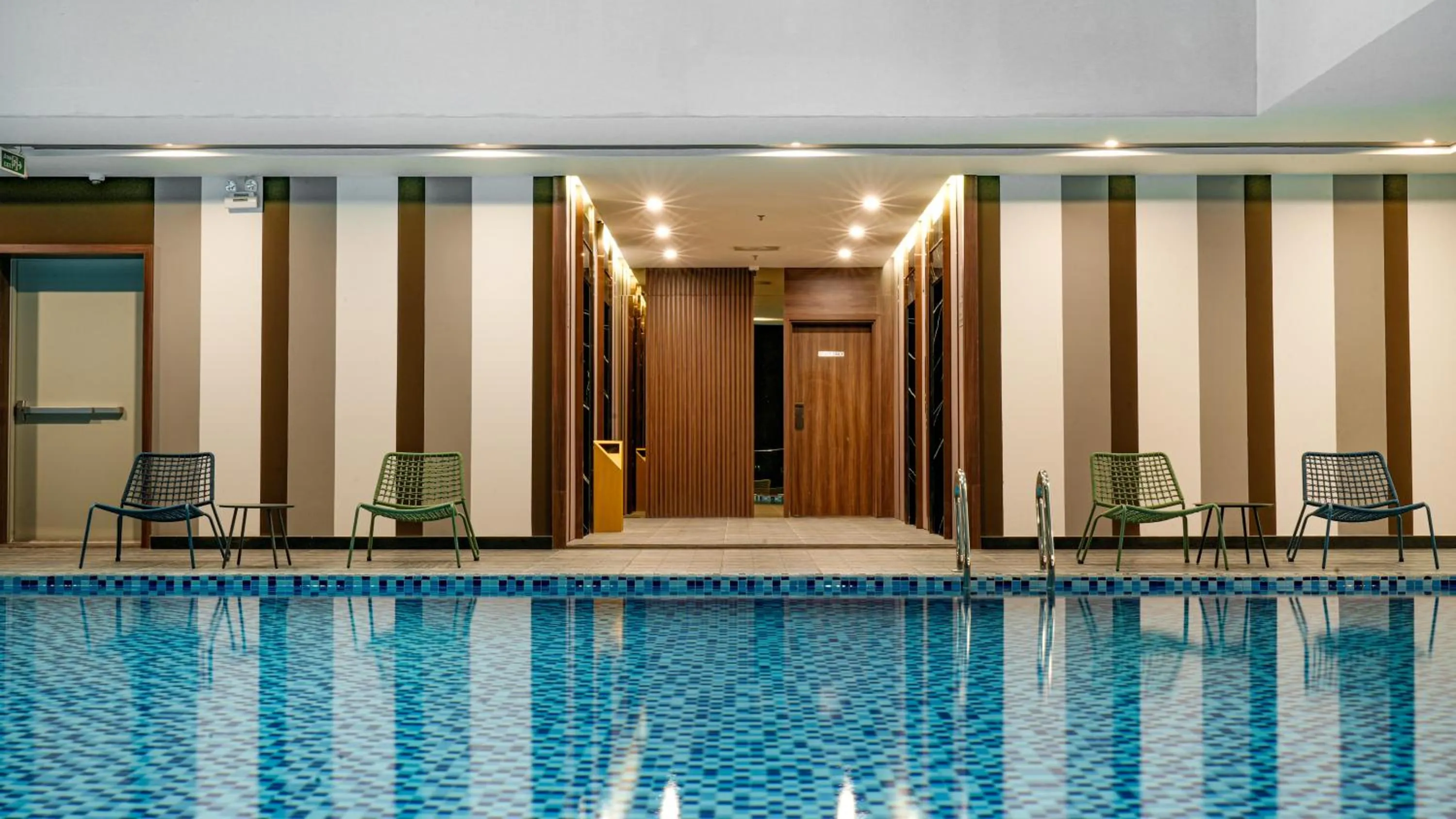 Pool view in Wyndham Garden Legend Halong