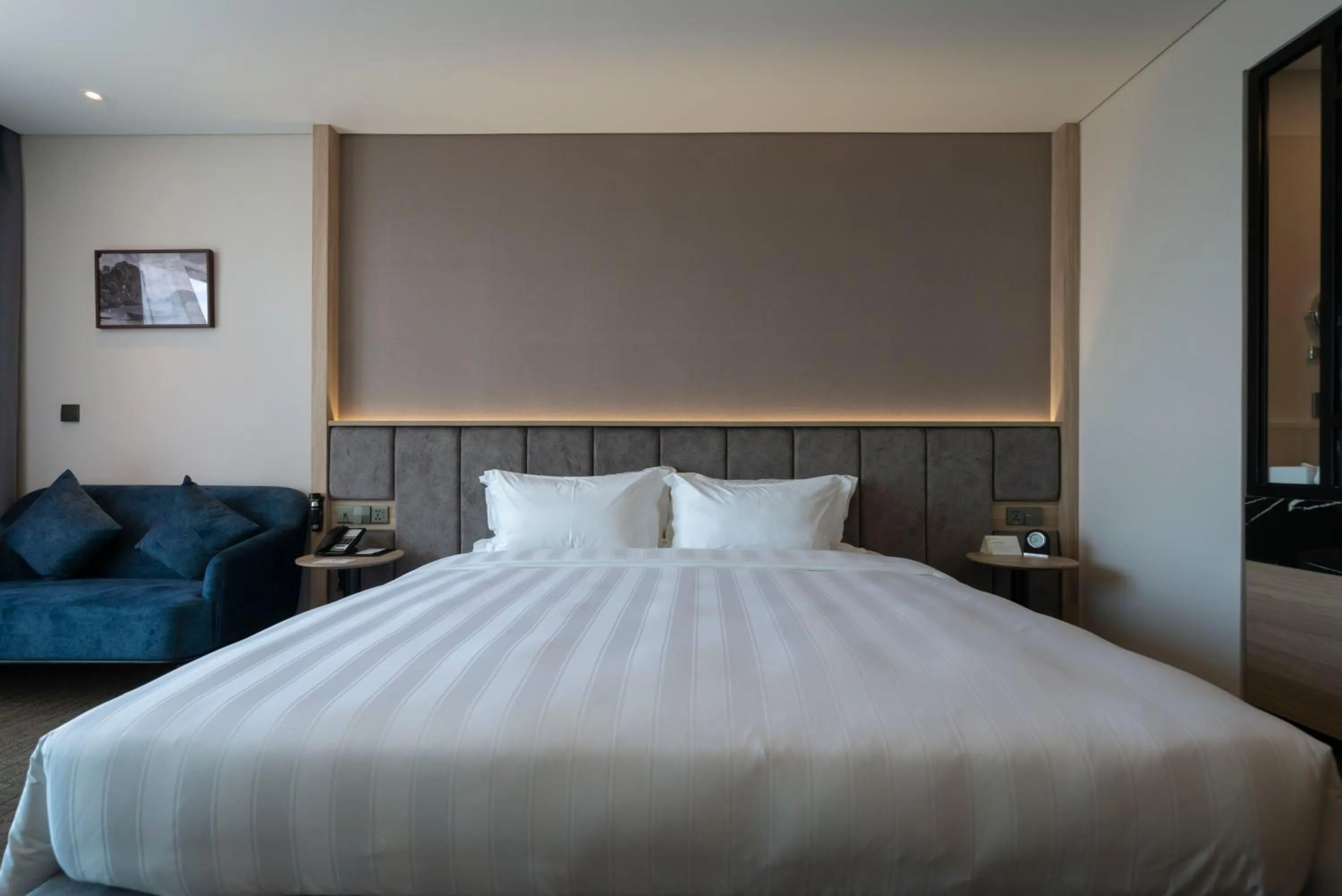 Bed in Wyndham Garden Legend Halong