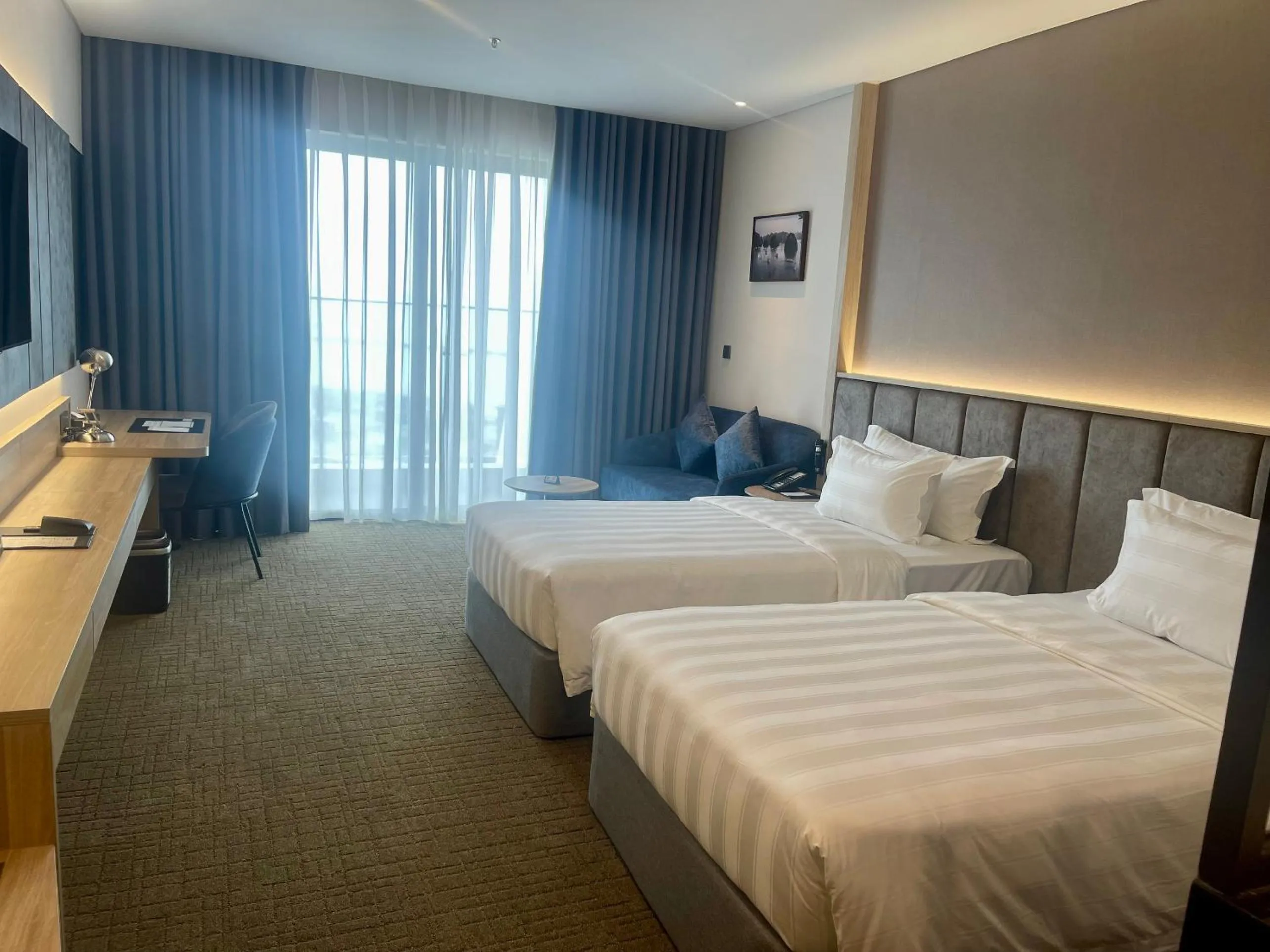 Bedroom, Bed in Wyndham Garden Legend Halong