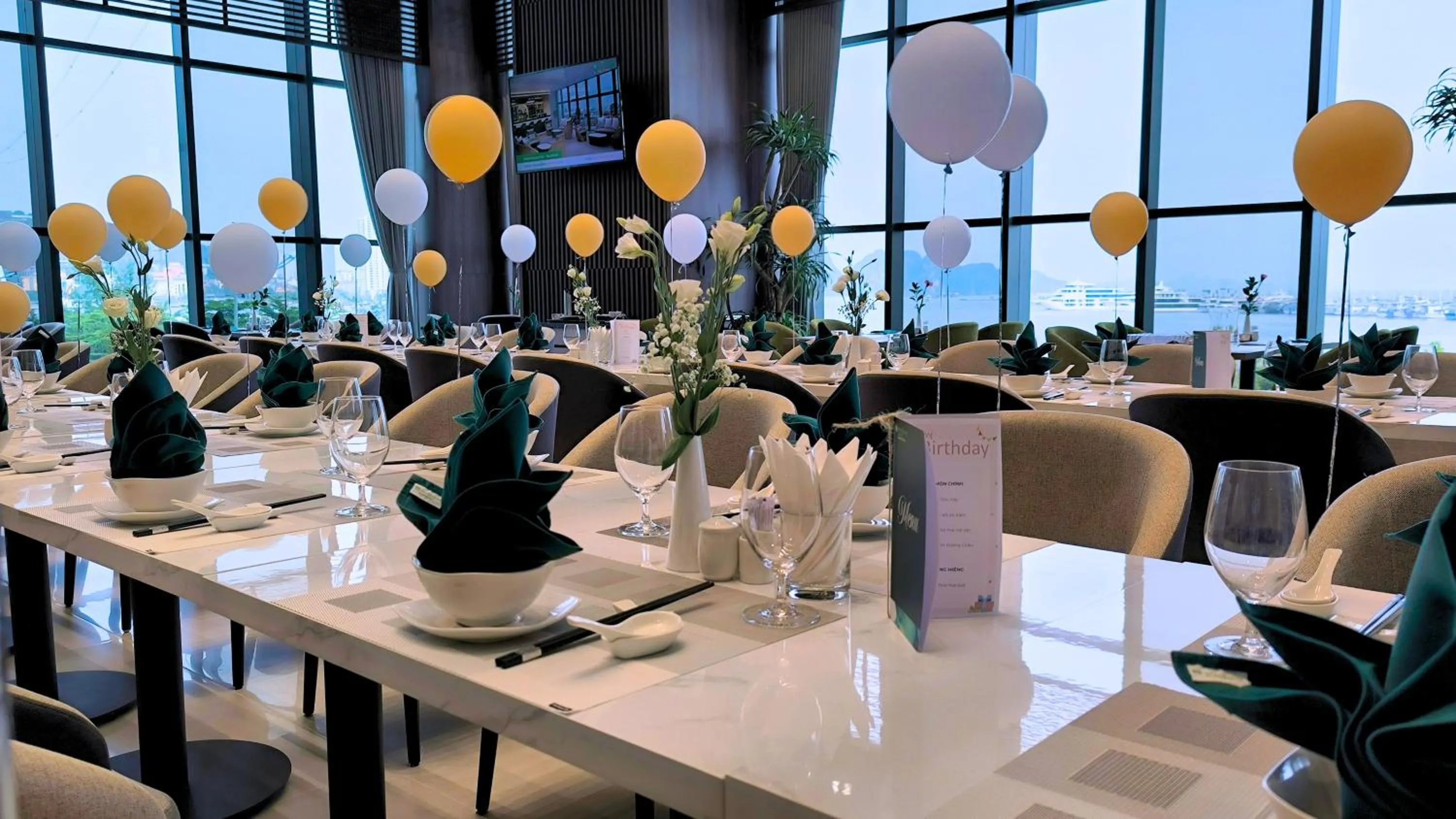 Restaurant/places to eat in Wyndham Garden Legend Halong