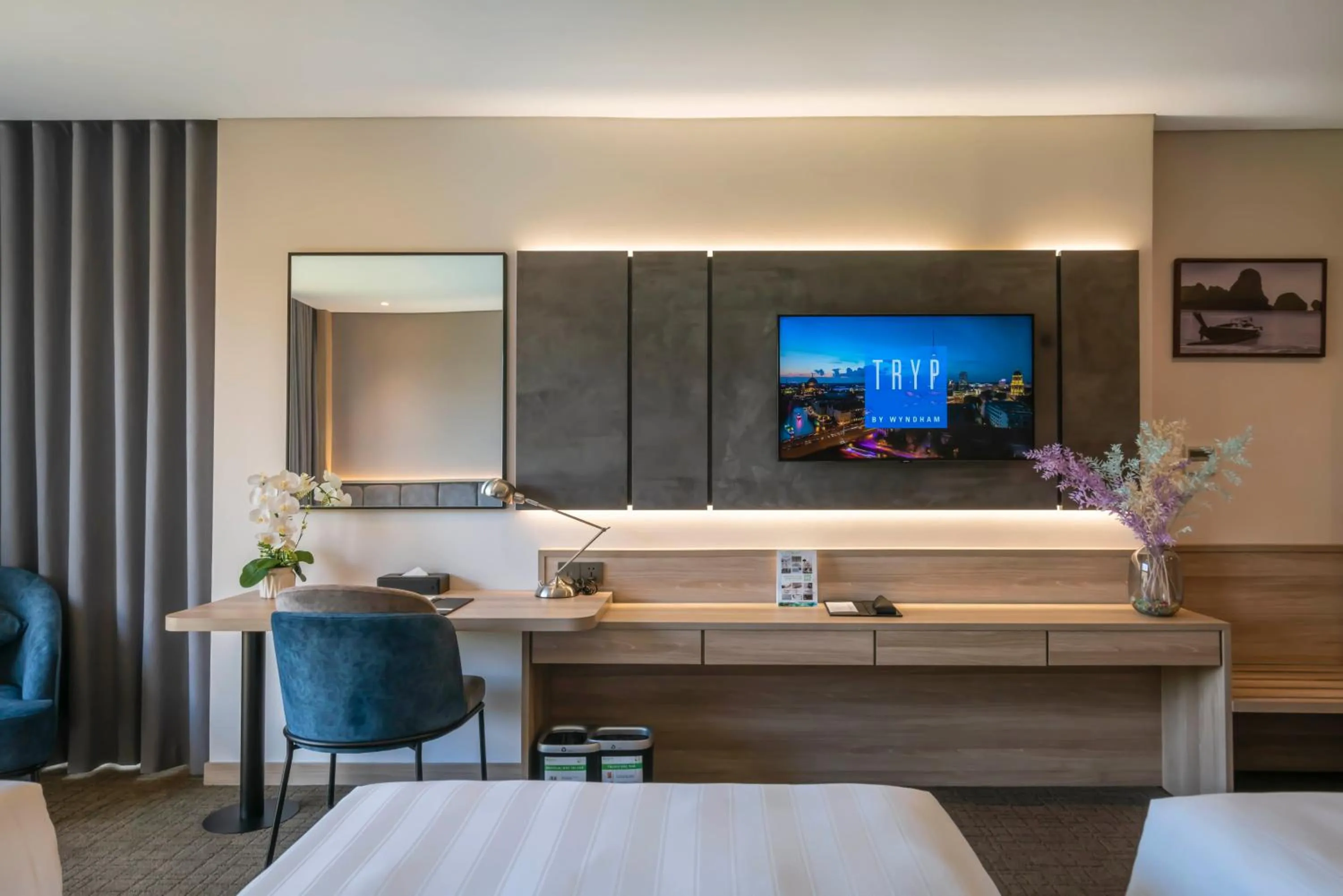 TV and multimedia, Bed in Wyndham Garden Legend Halong