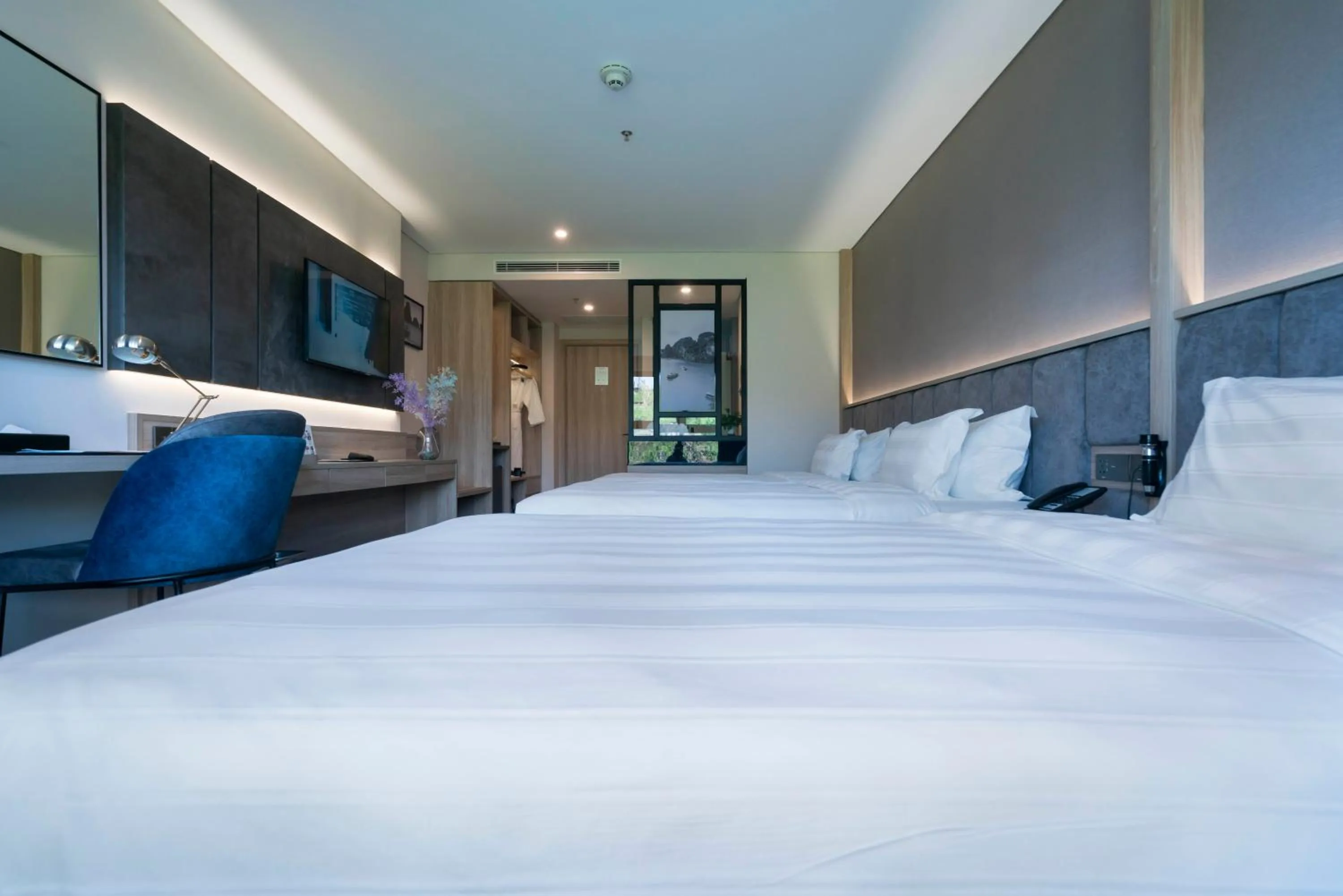 Bed in Wyndham Garden Legend Halong