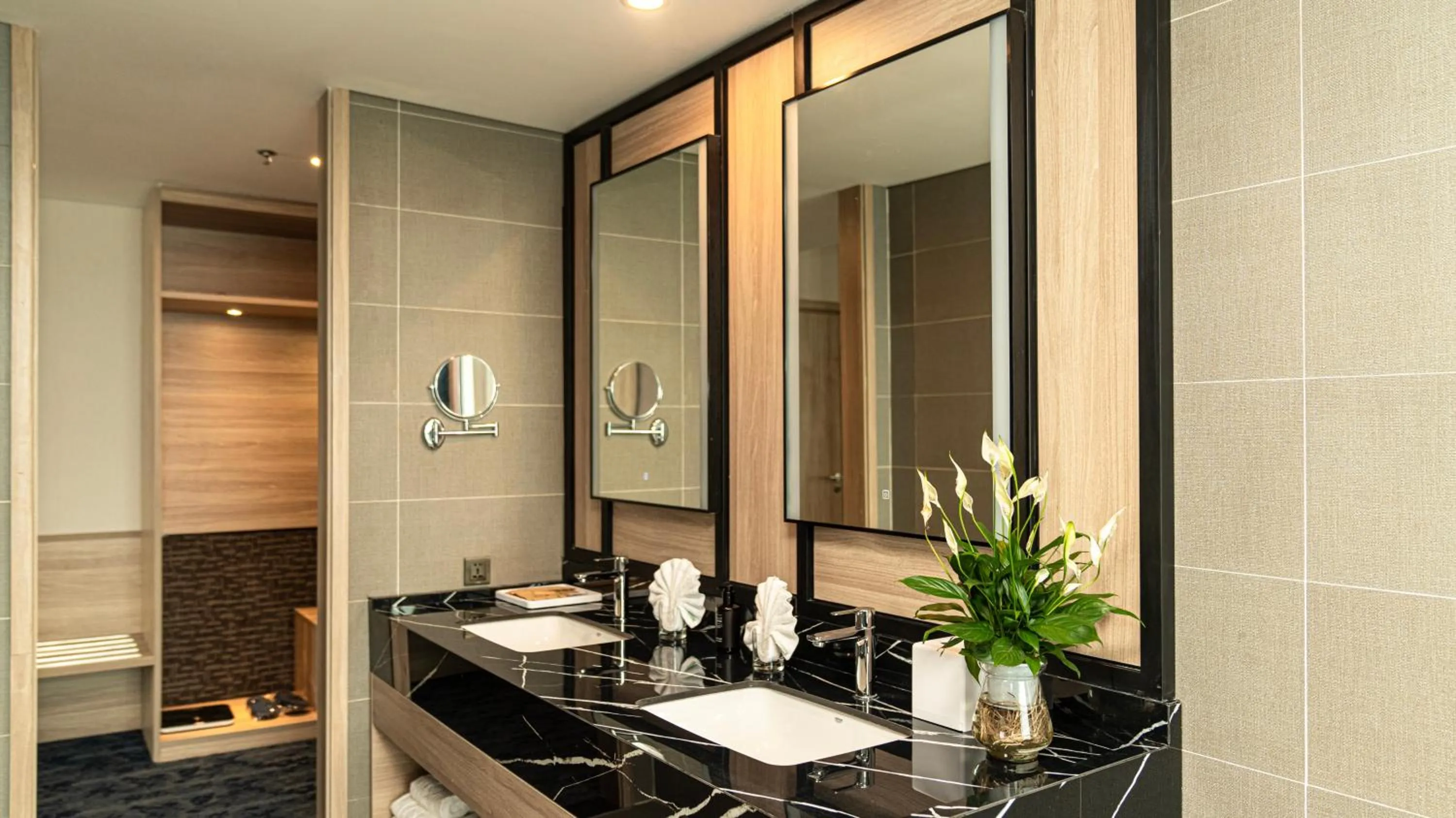 Bathroom in Wyndham Garden Legend Halong