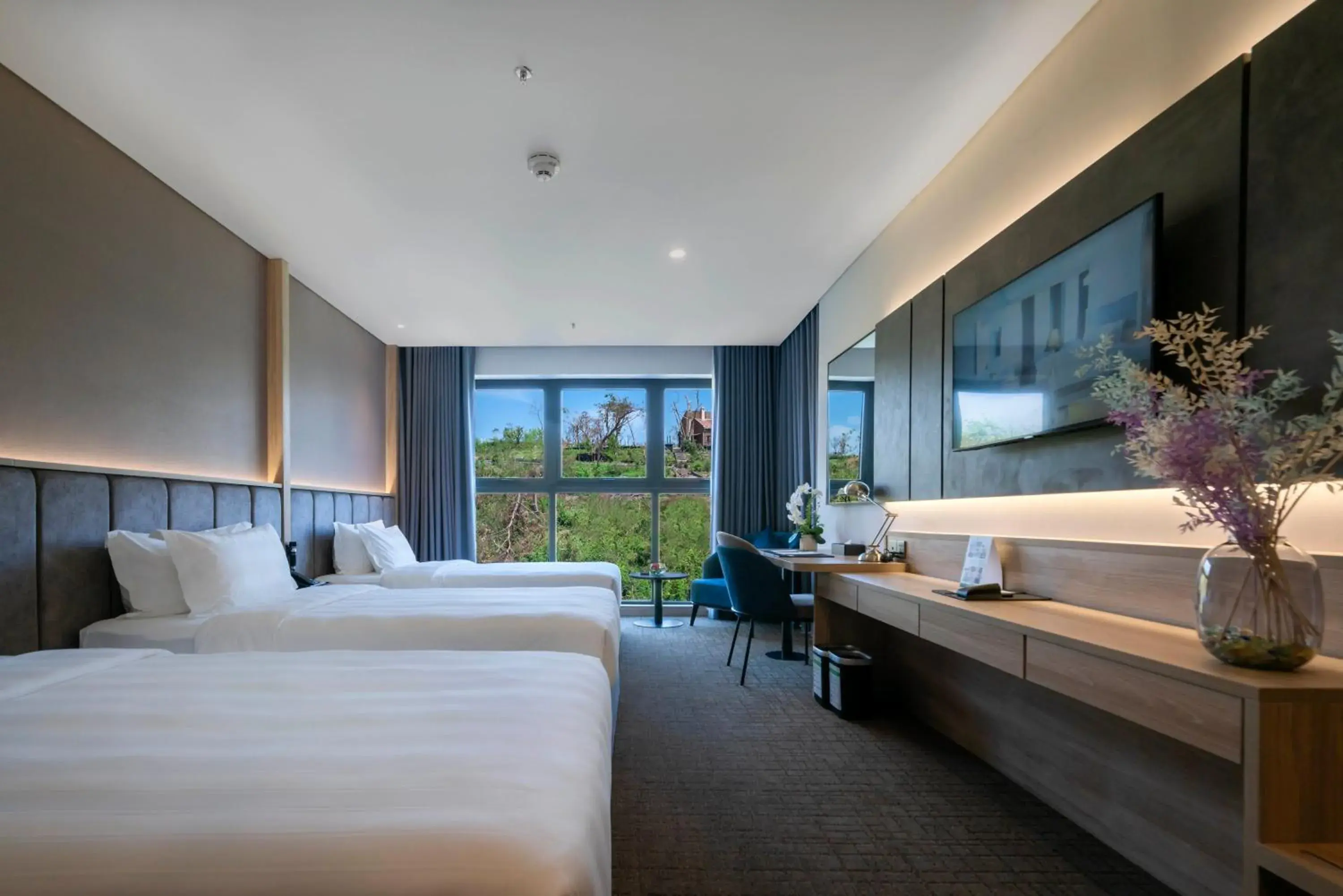 Photo of the whole room, Bed in Wyndham Garden Legend Halong Photo of the whole room, Bed in Wyndham Garden Legend Halong