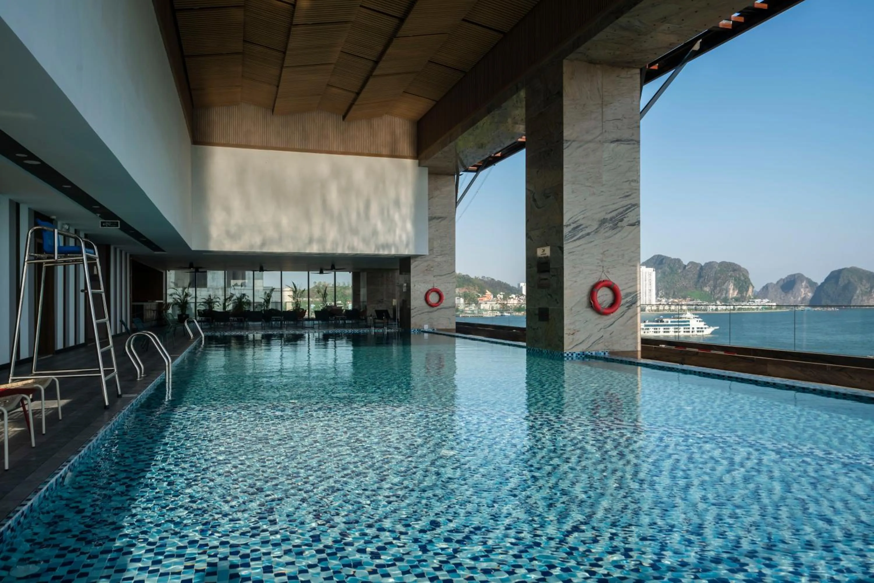 Day in Wyndham Garden Legend Halong