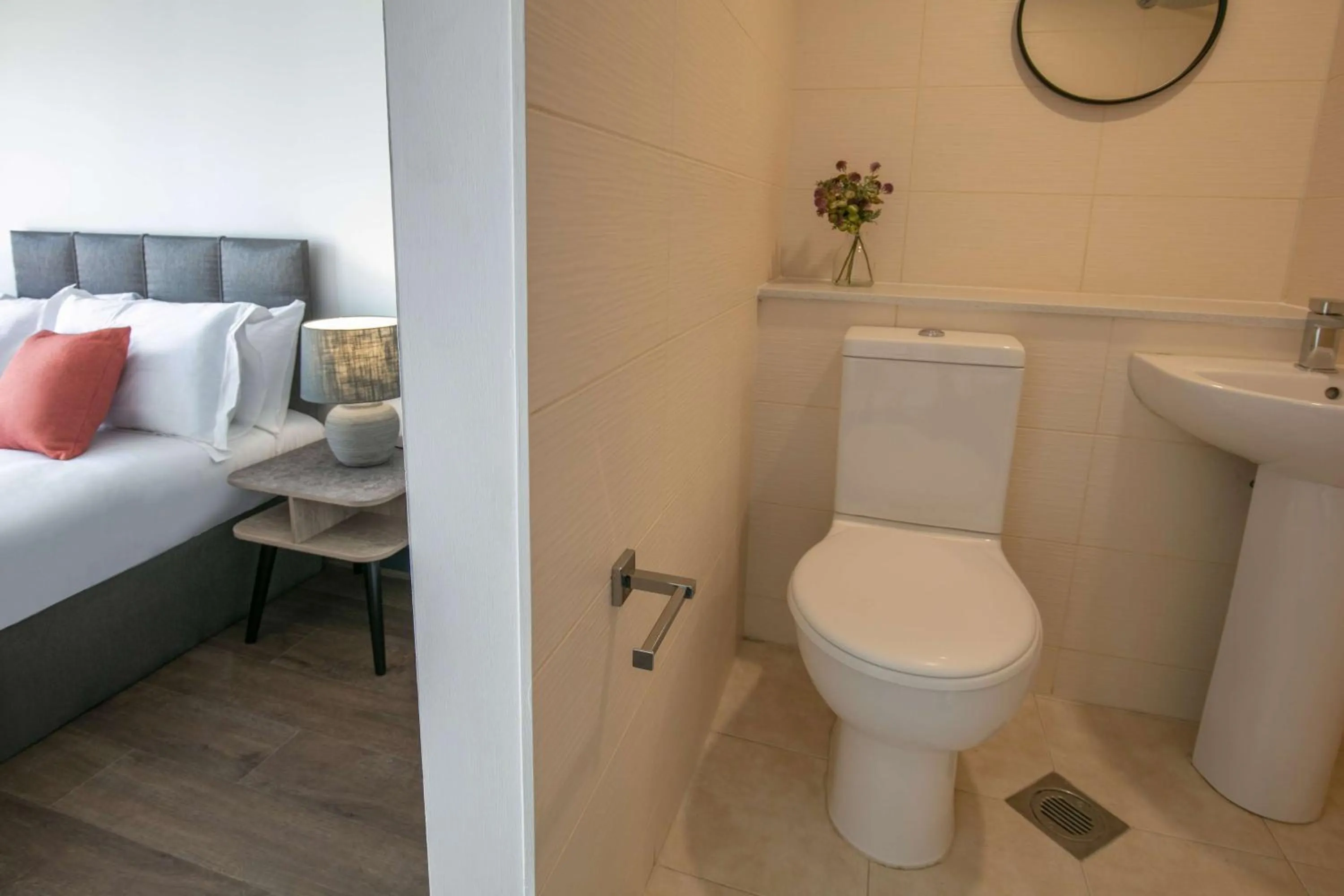 Bedroom, Bed in Dockside Aparthotel, Best Western Signature Collection