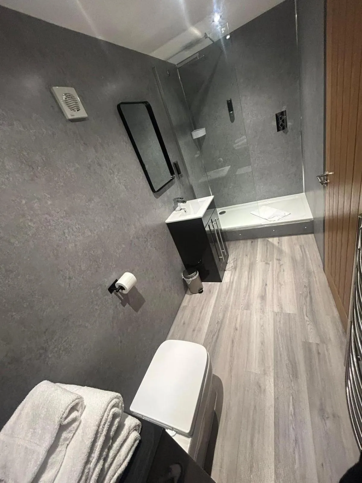 Bathroom, Bed in Dockside Aparthotel, Best Western Signature Collection