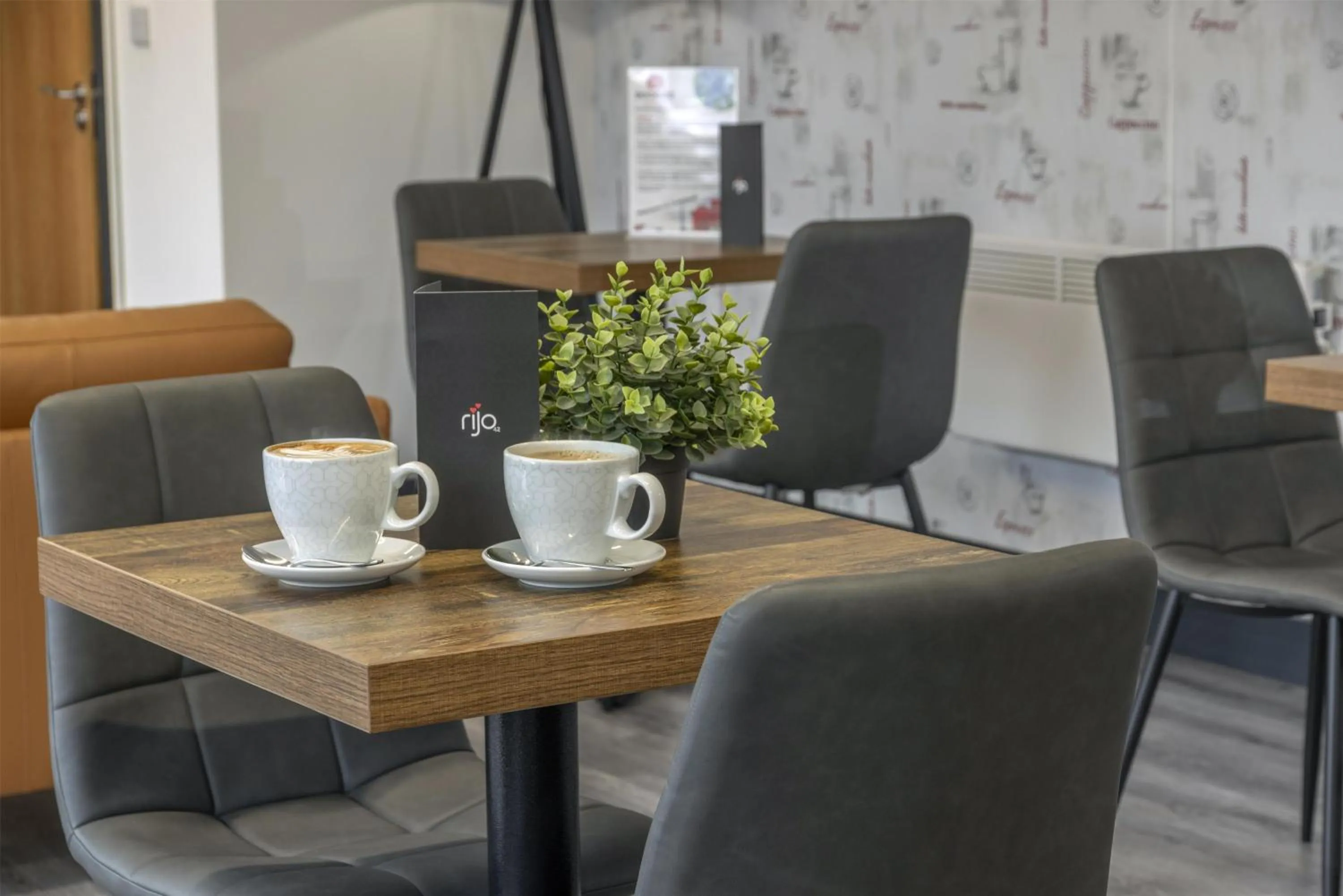 Restaurant/places to eat in Dockside Aparthotel, Best Western Signature Collection