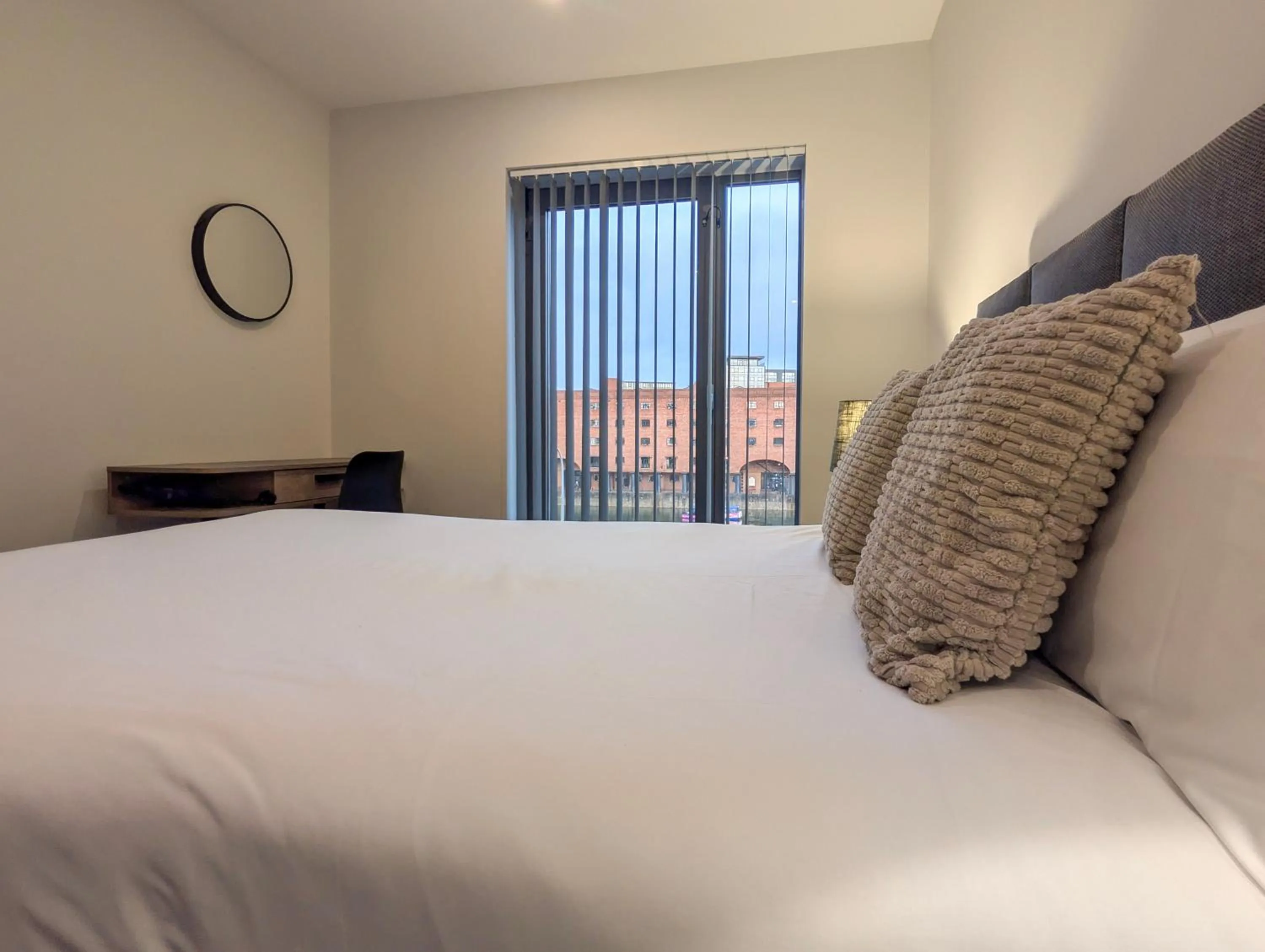 Bed in Dockside Aparthotel, Best Western Signature Collection