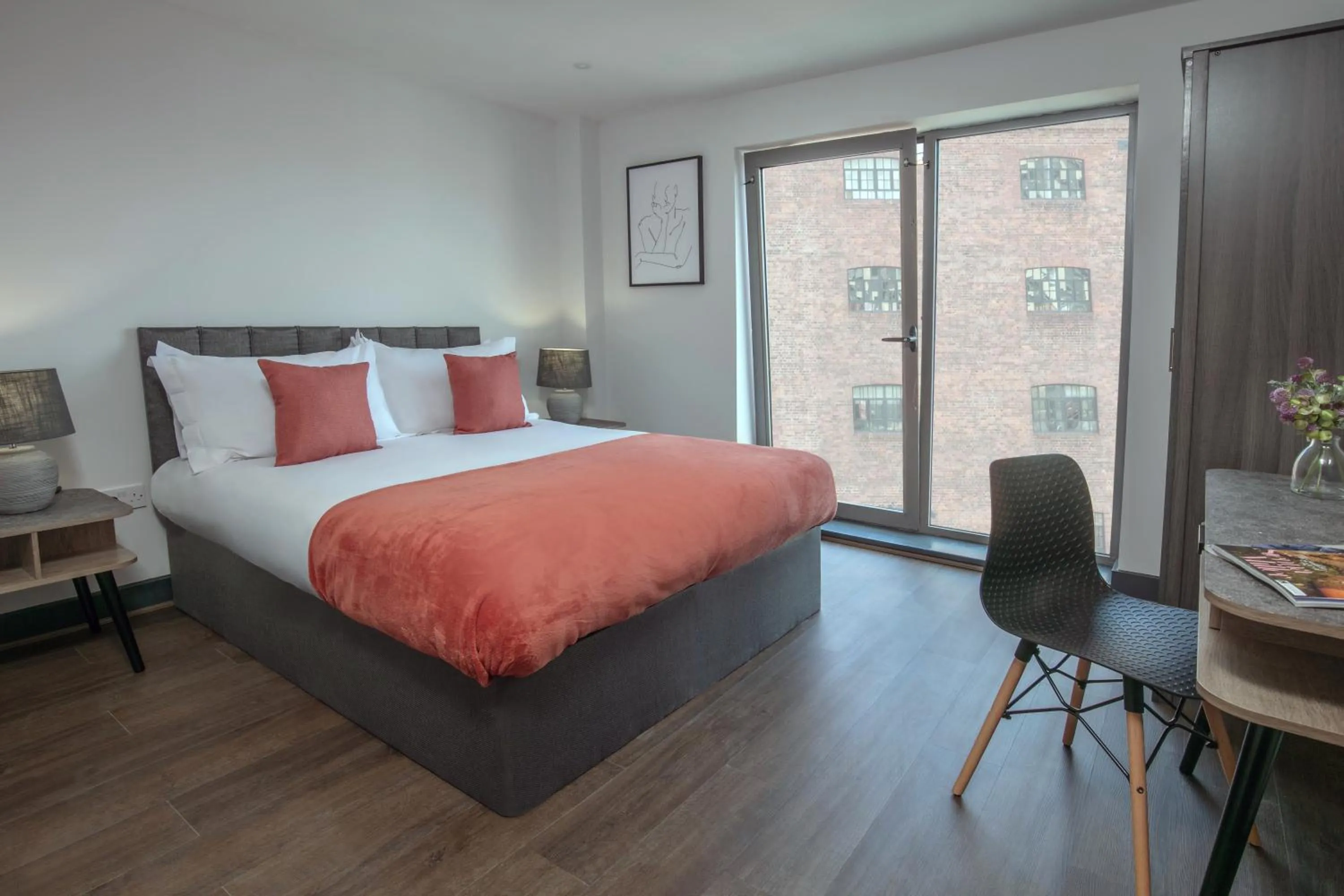 Bed in Dockside Aparthotel, Best Western Signature Collection