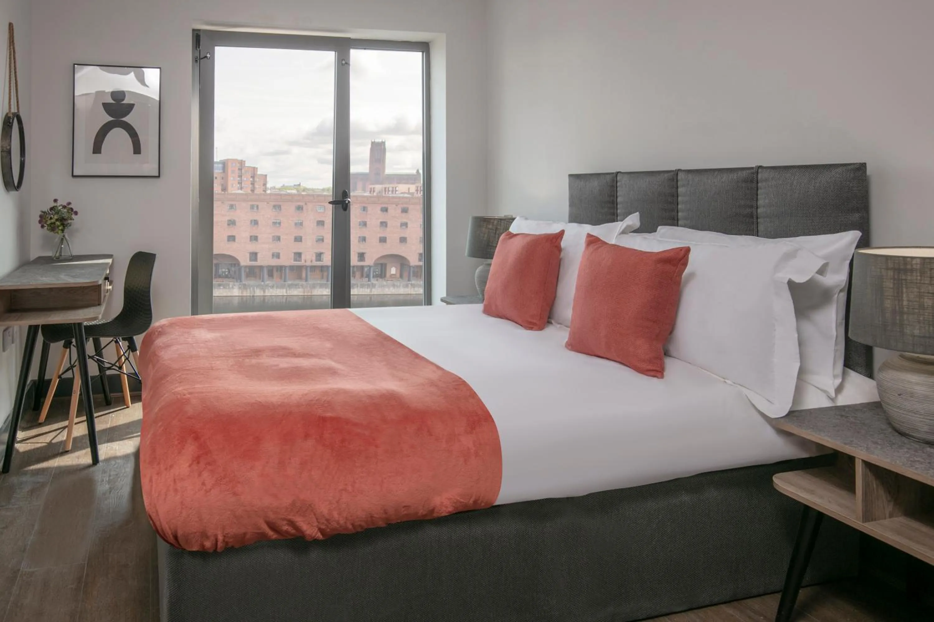 Bed in Dockside Aparthotel, Best Western Signature Collection