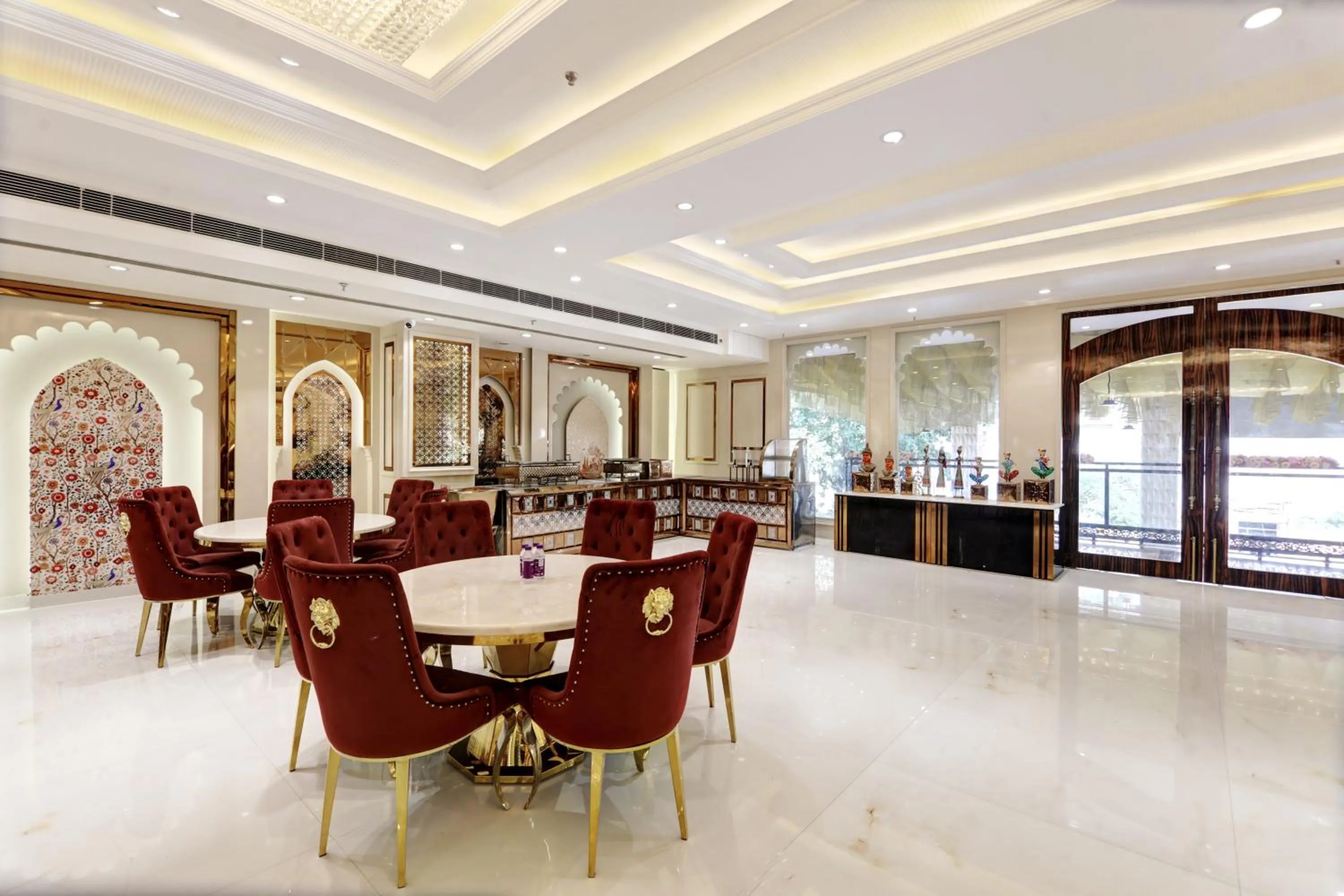 Restaurant/places to eat in Hotel The Rasa at Vasundhara