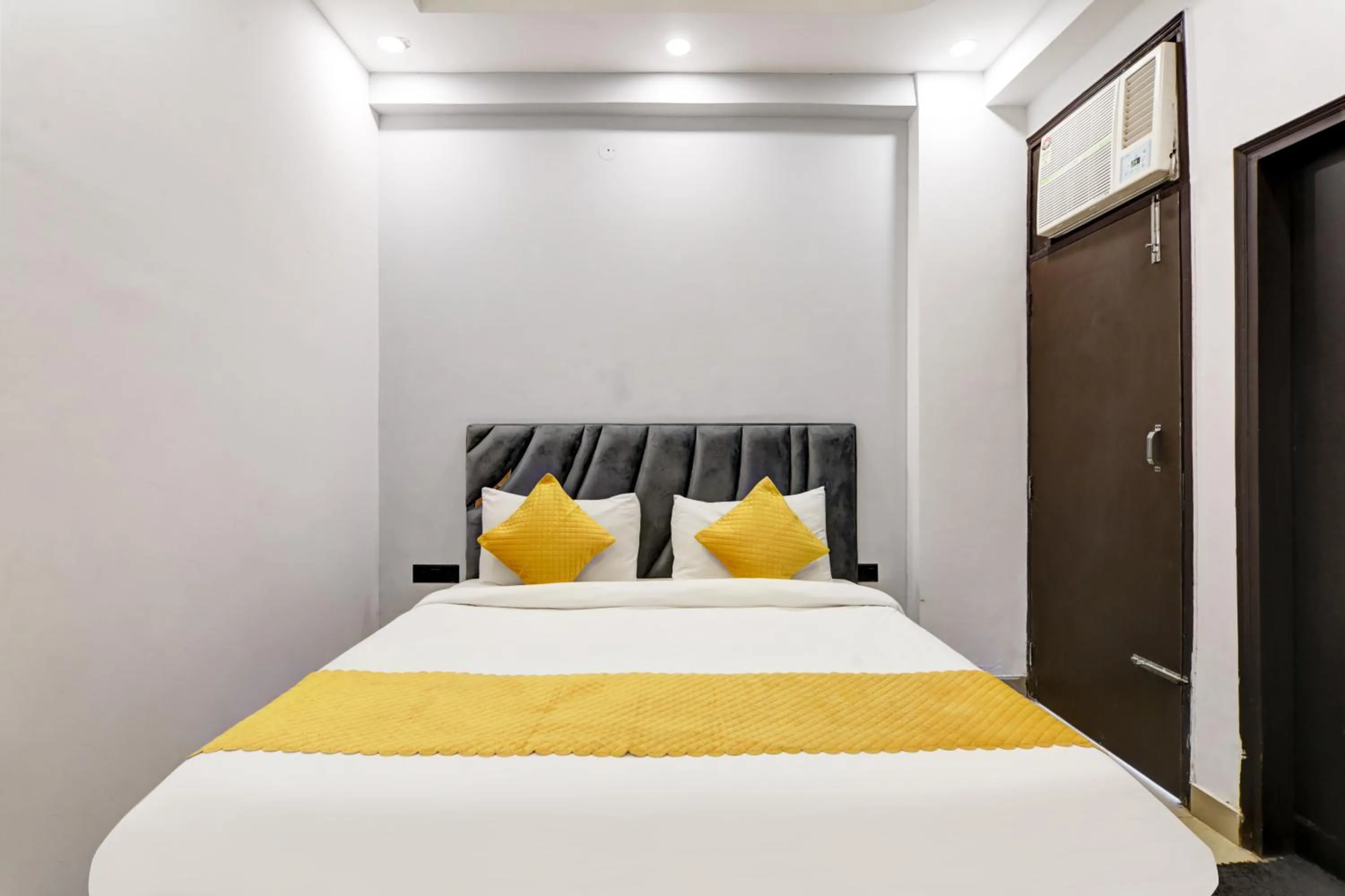 Bed in Hotel The Rasa at Vasundhara