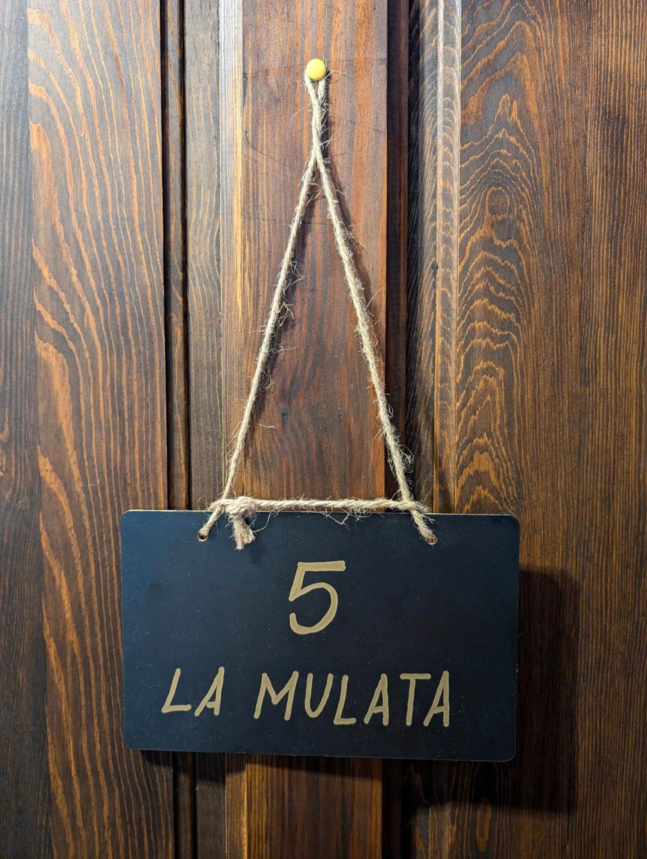 Text overlay in Casa Doñano