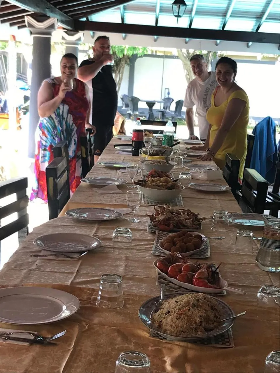 Restaurant/places to eat in Shon Villa