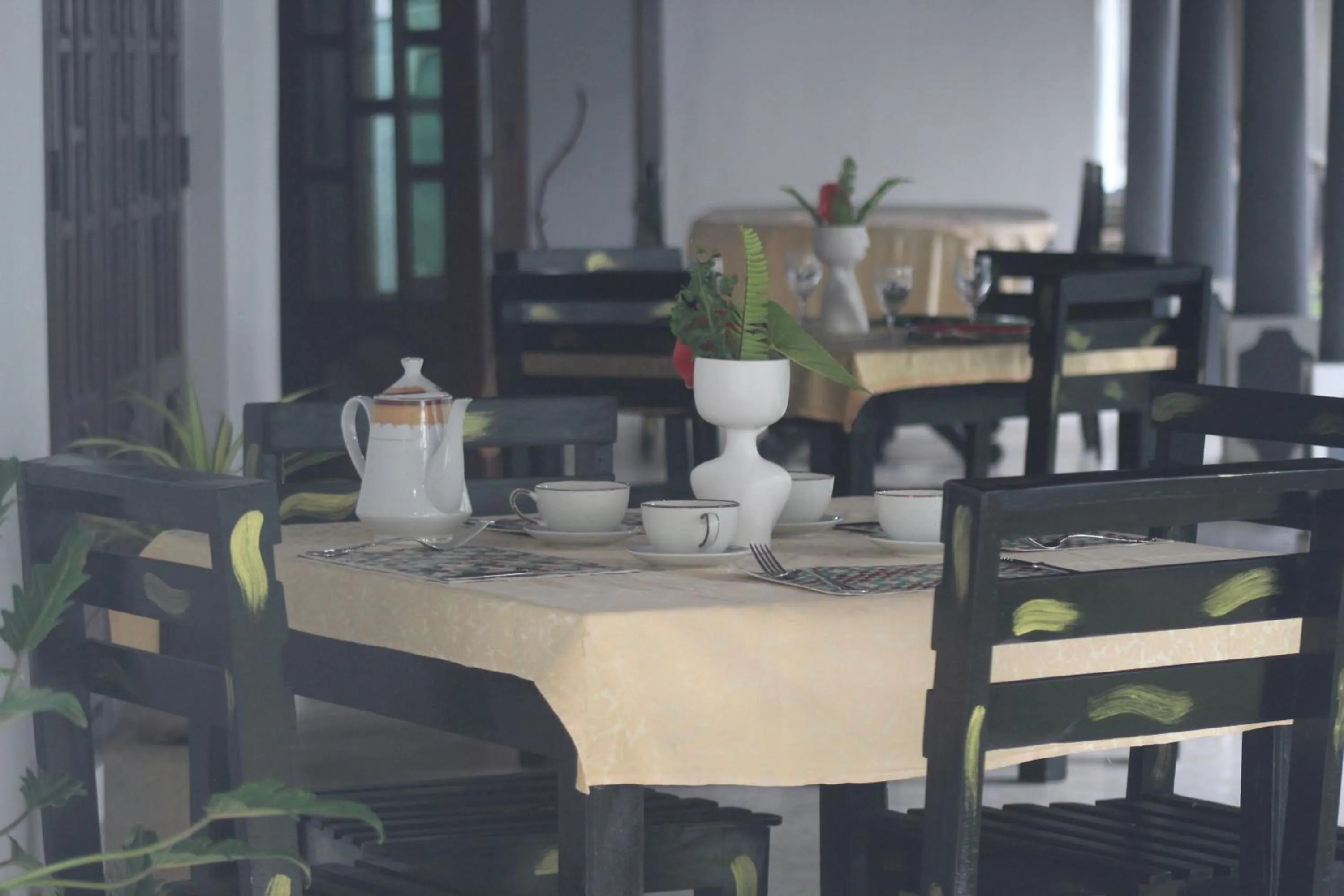 Restaurant/places to eat in Shon Villa