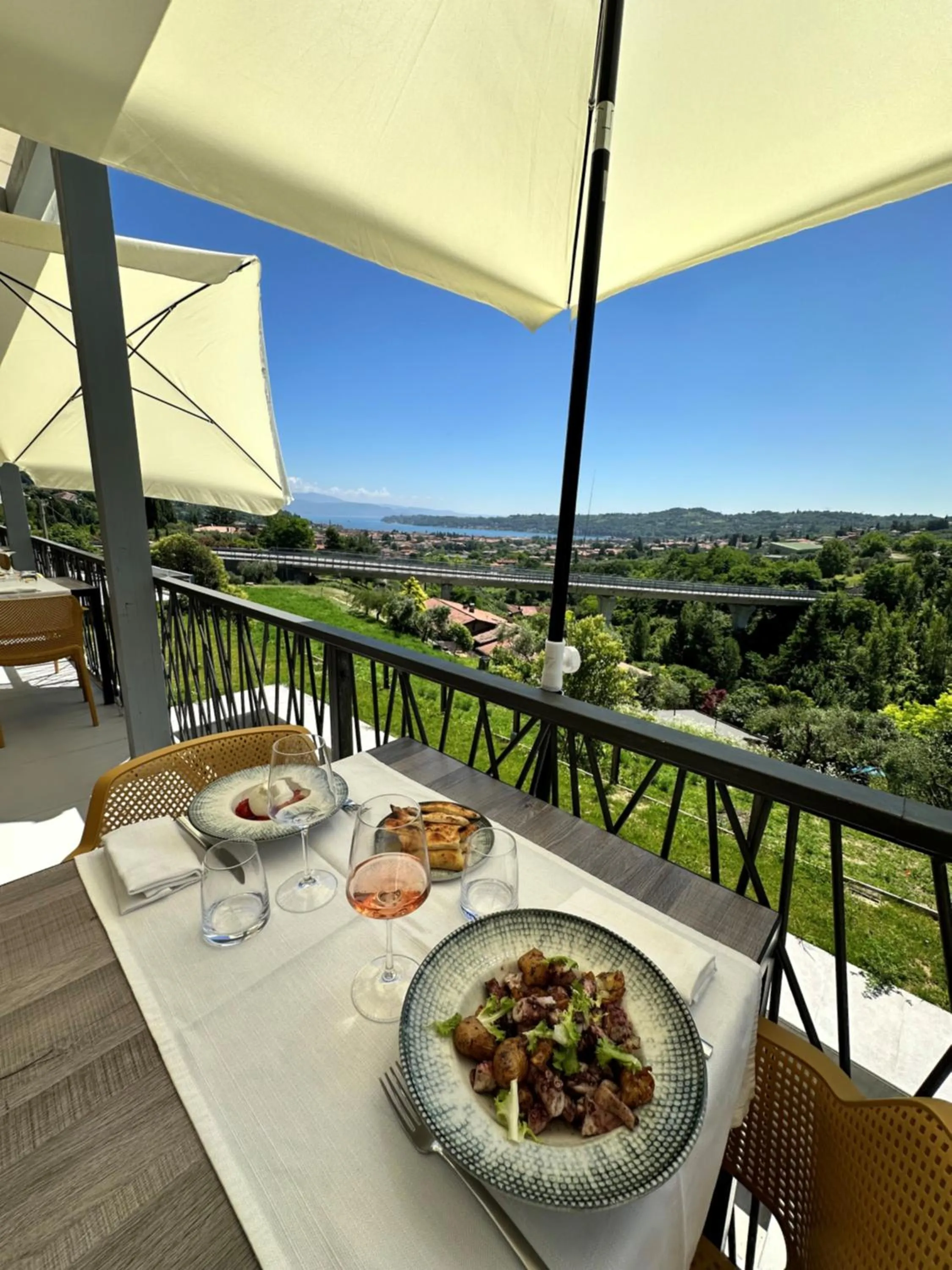 Restaurant/places to eat in Hotel Vita