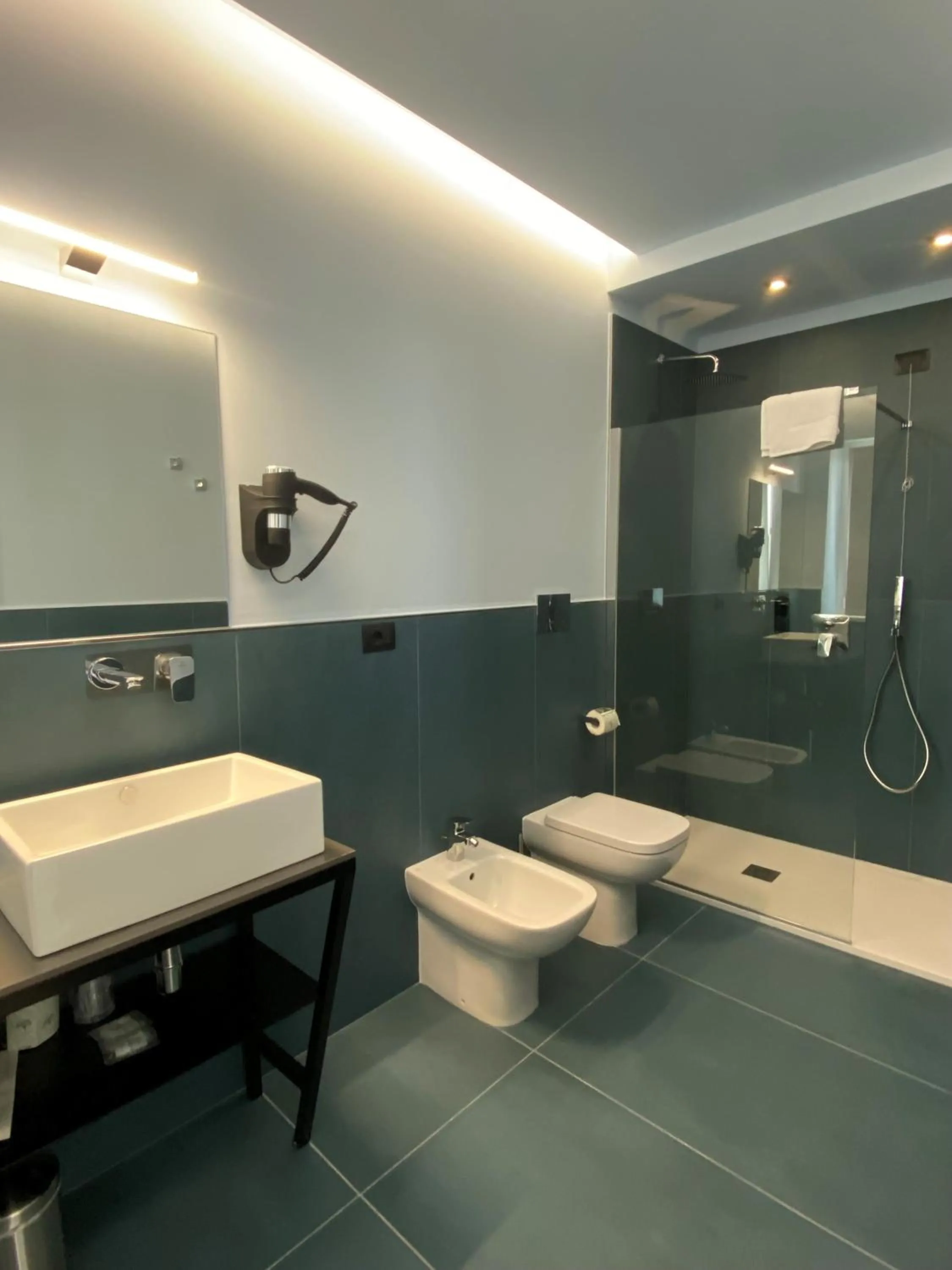 Shower in Hotel Vita