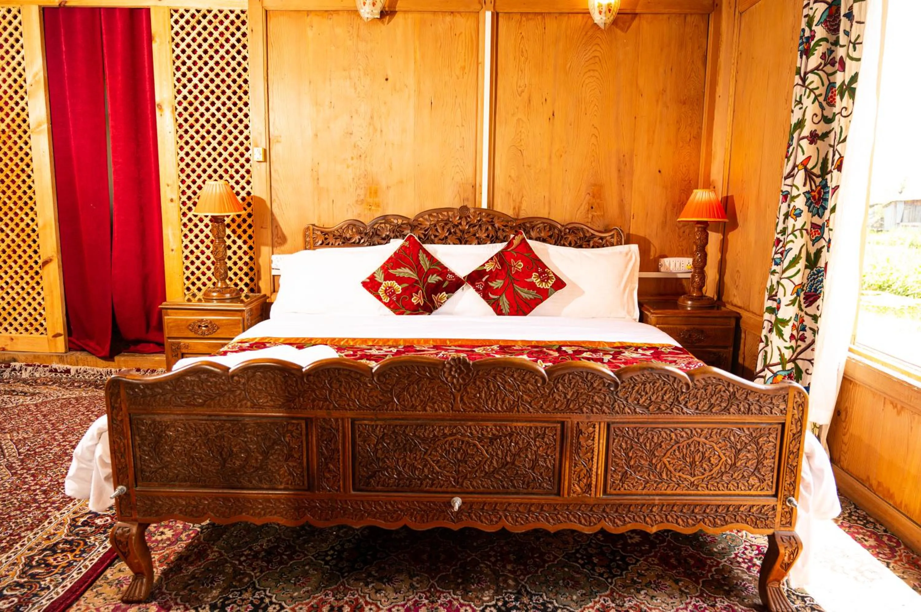 Bedroom, Bed in Golden Flower Heritage Houseboats