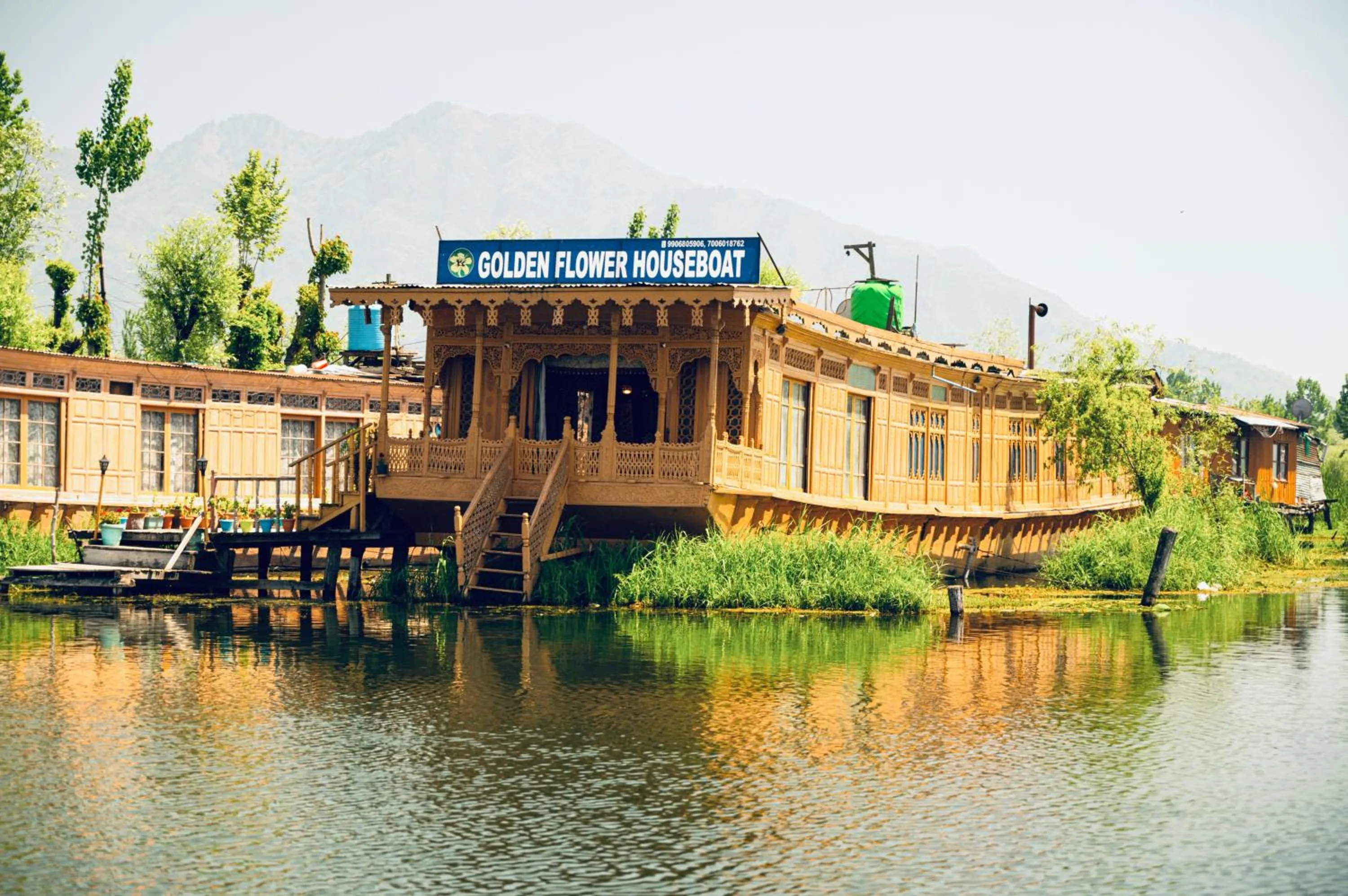 Property building in Golden Flower Heritage Houseboats