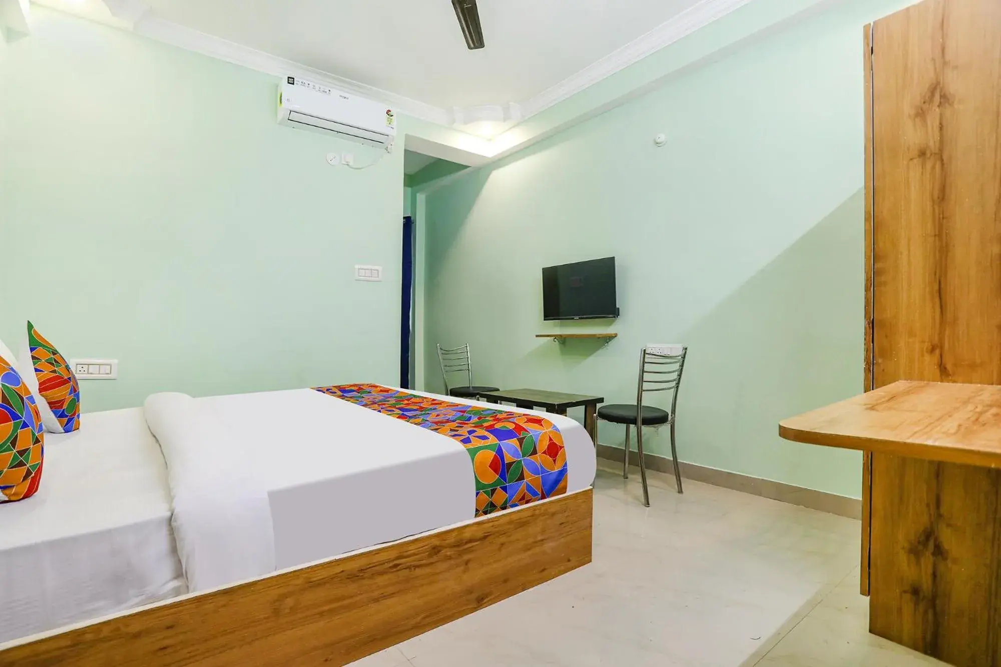 Bed in FabHotel Sonnet Inns Bed in FabHotel Sonnet Inns