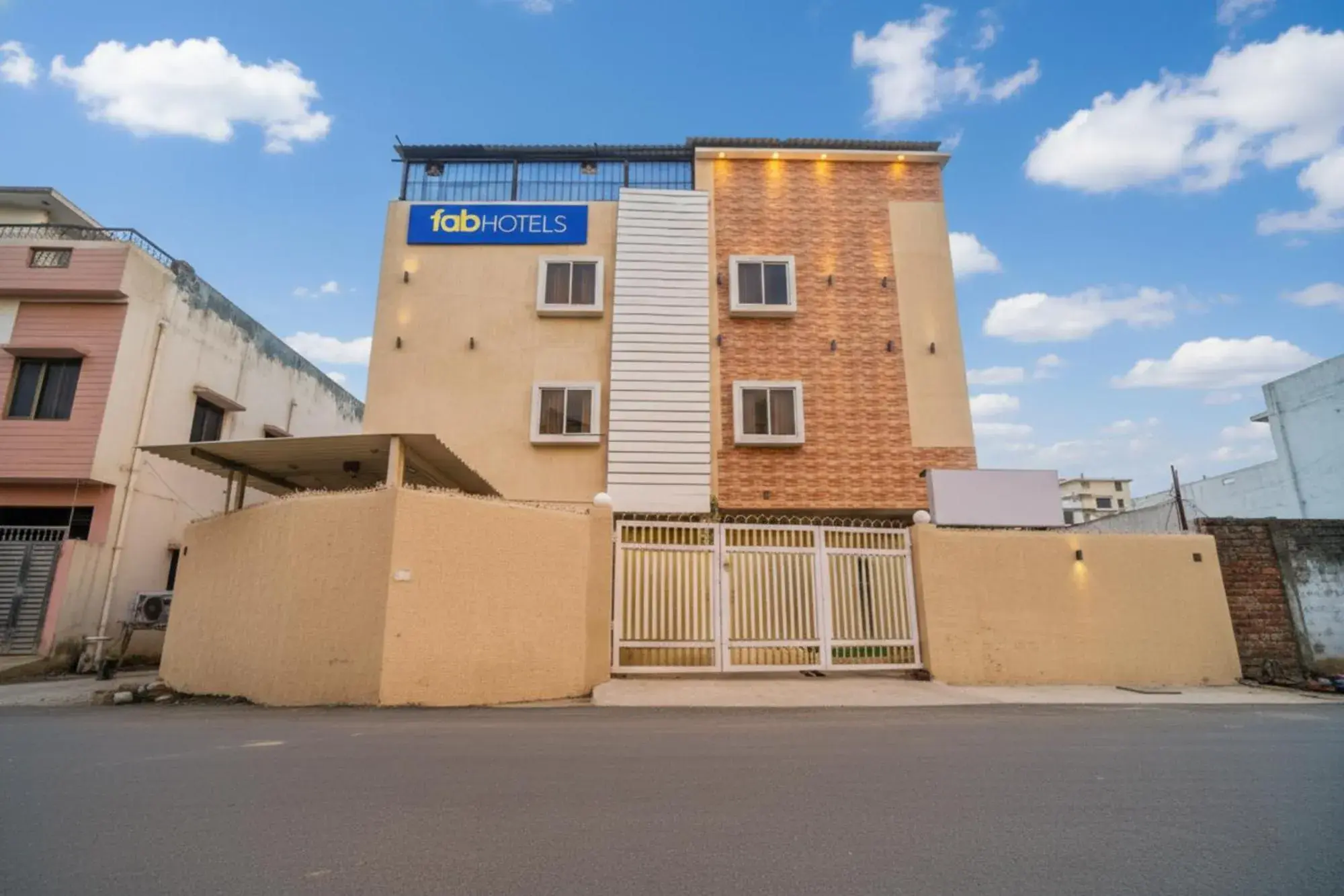 Property building in FabHotel Sonnet Inns Property building in FabHotel Sonnet Inns