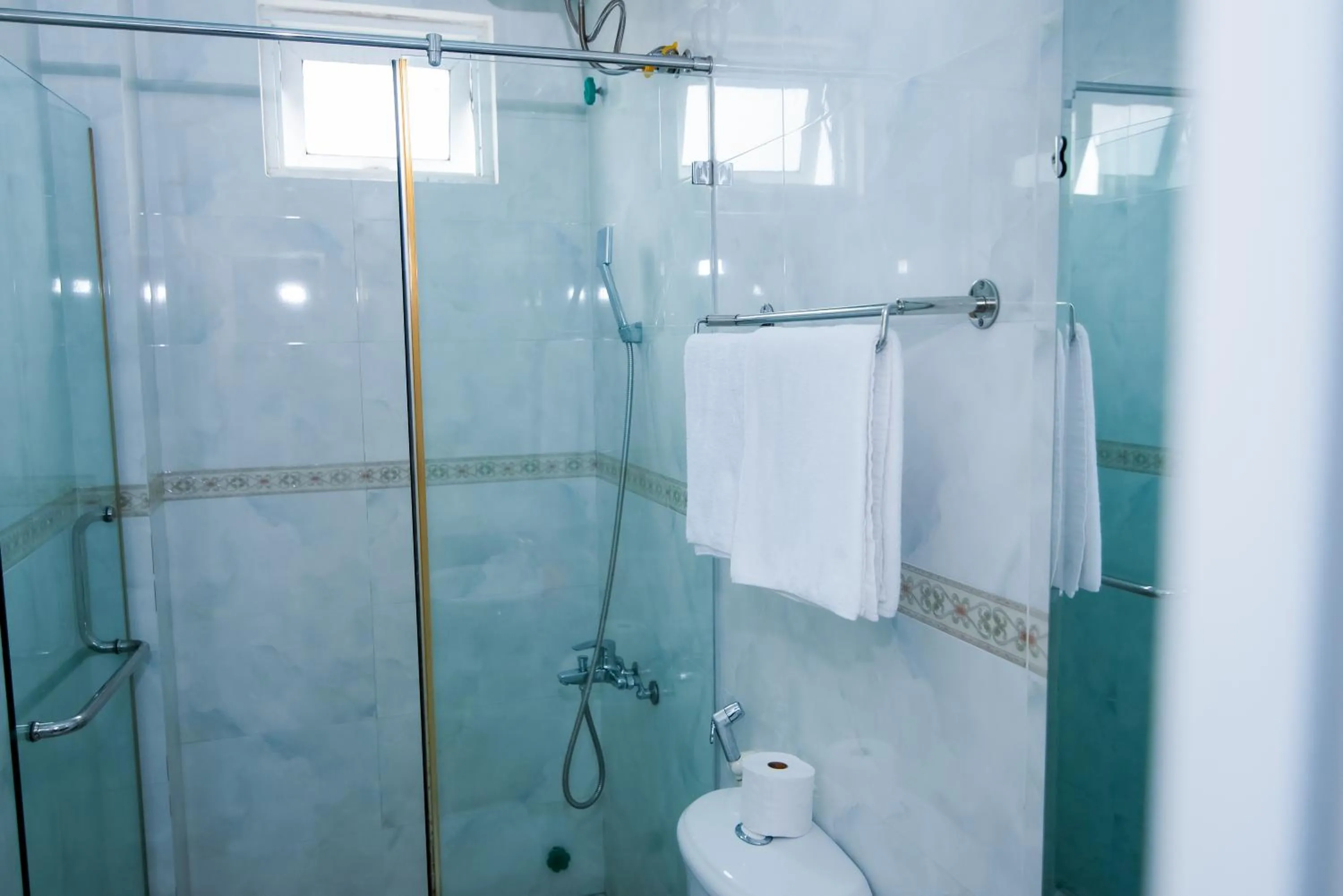 Shower in Minh Hiếu Hotel
