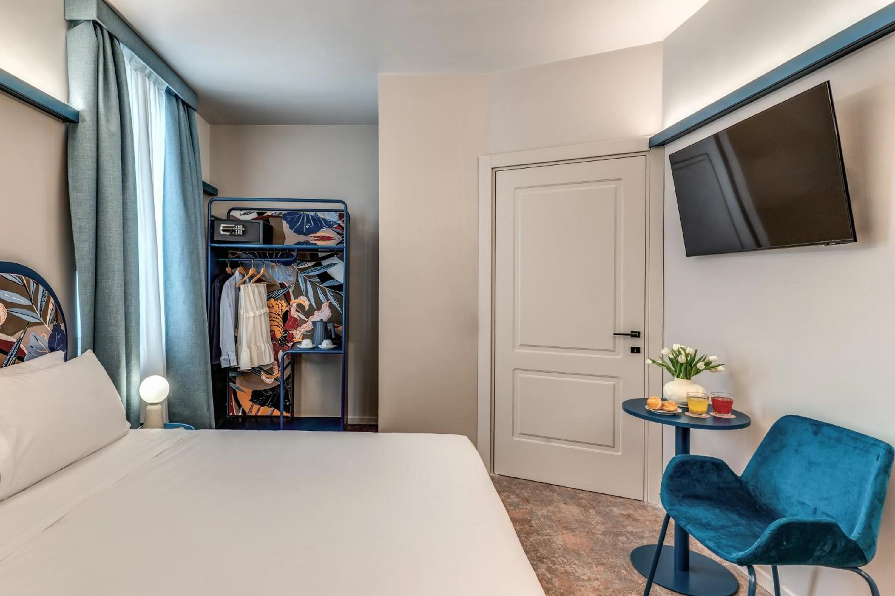 Photo of the whole room, Bed in Hotel XX Settembre