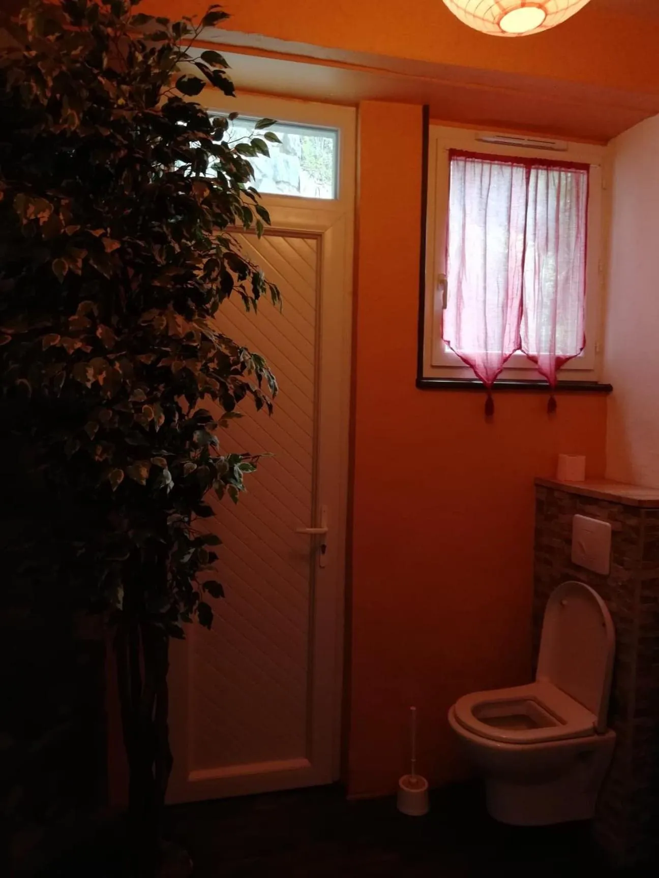 Toilet in Le sas des familles