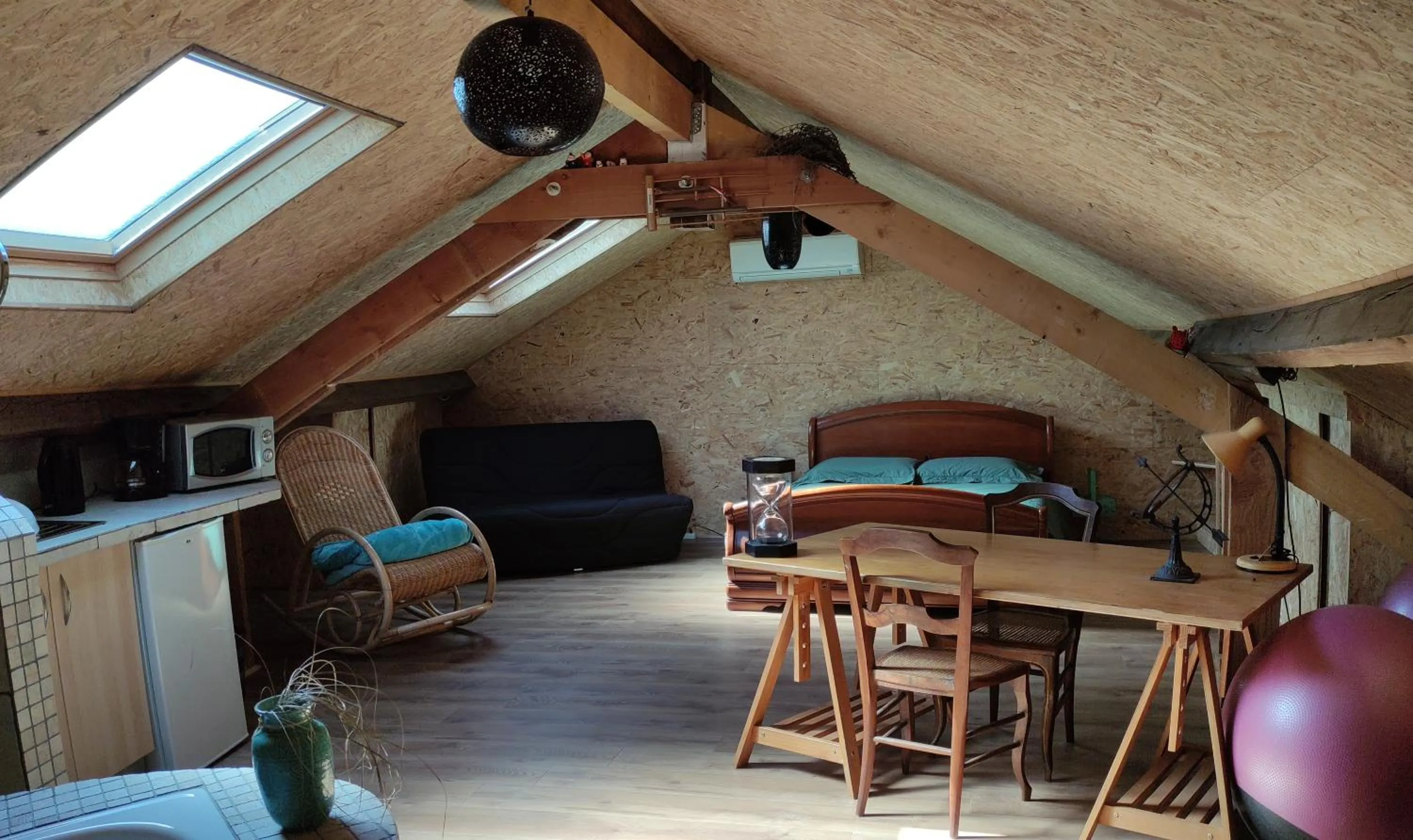 Photo of the whole room in Le sas des familles