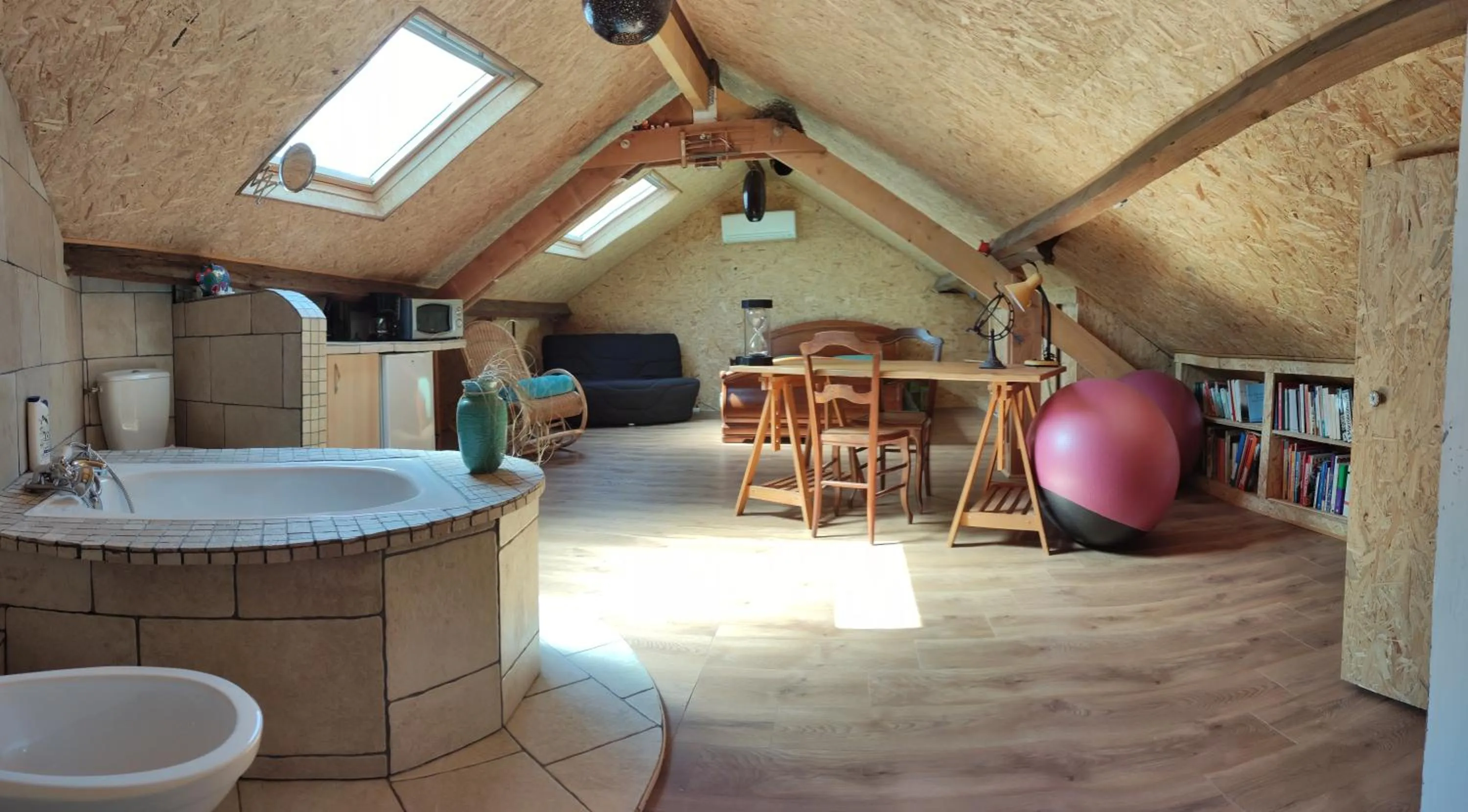 Photo of the whole room in Le sas des familles