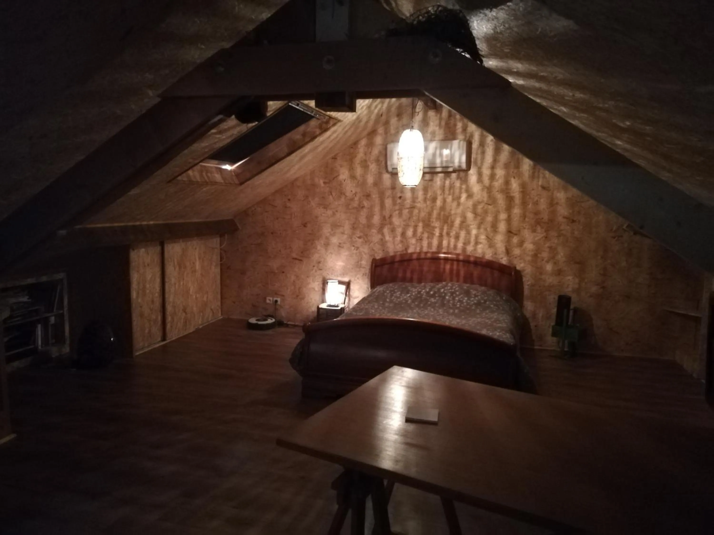 Night, Bed in Le sas des familles