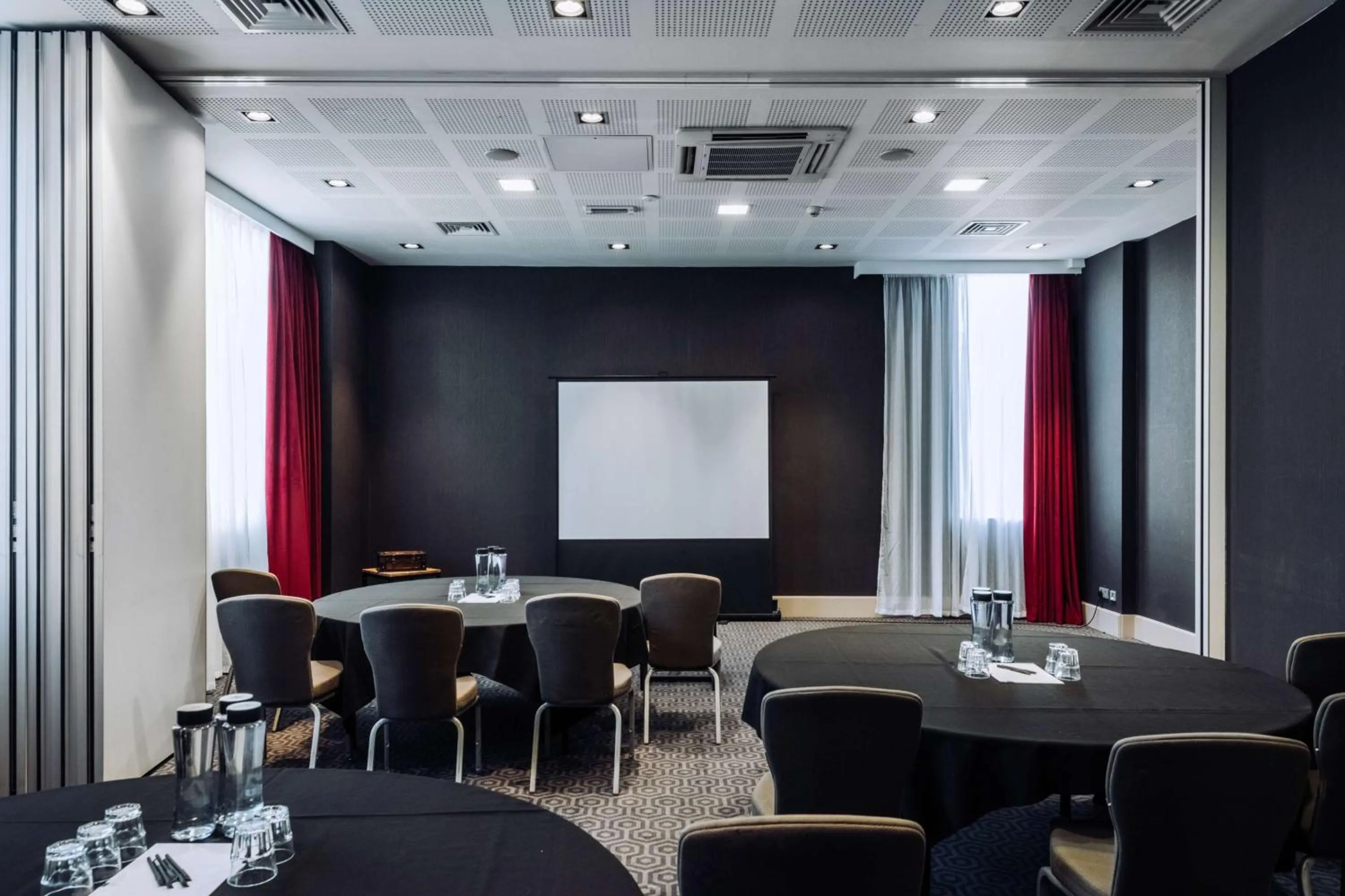 Meeting/conference room in pentahotel Reading