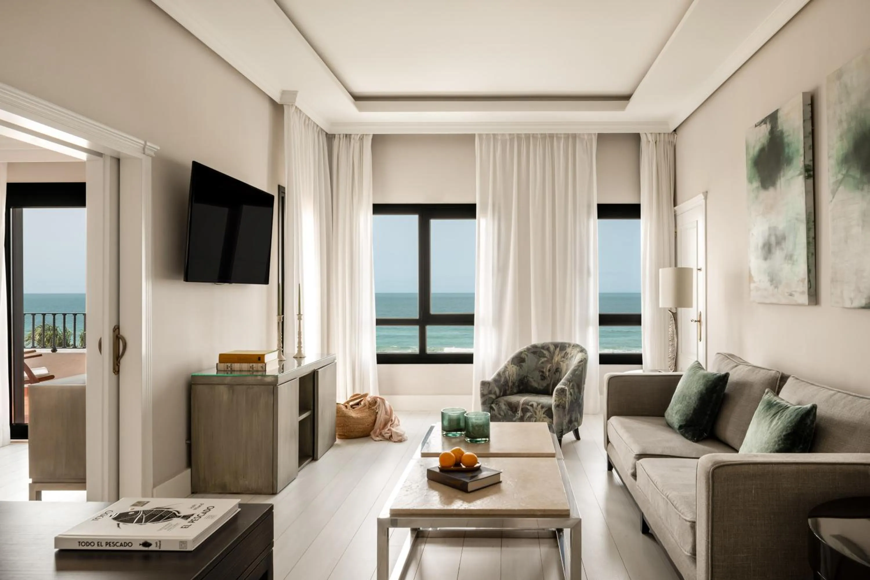 Communal lounge/ TV room in Palacio de Sancti Petri, a Gran Meliá - The Leading Hotels of the World