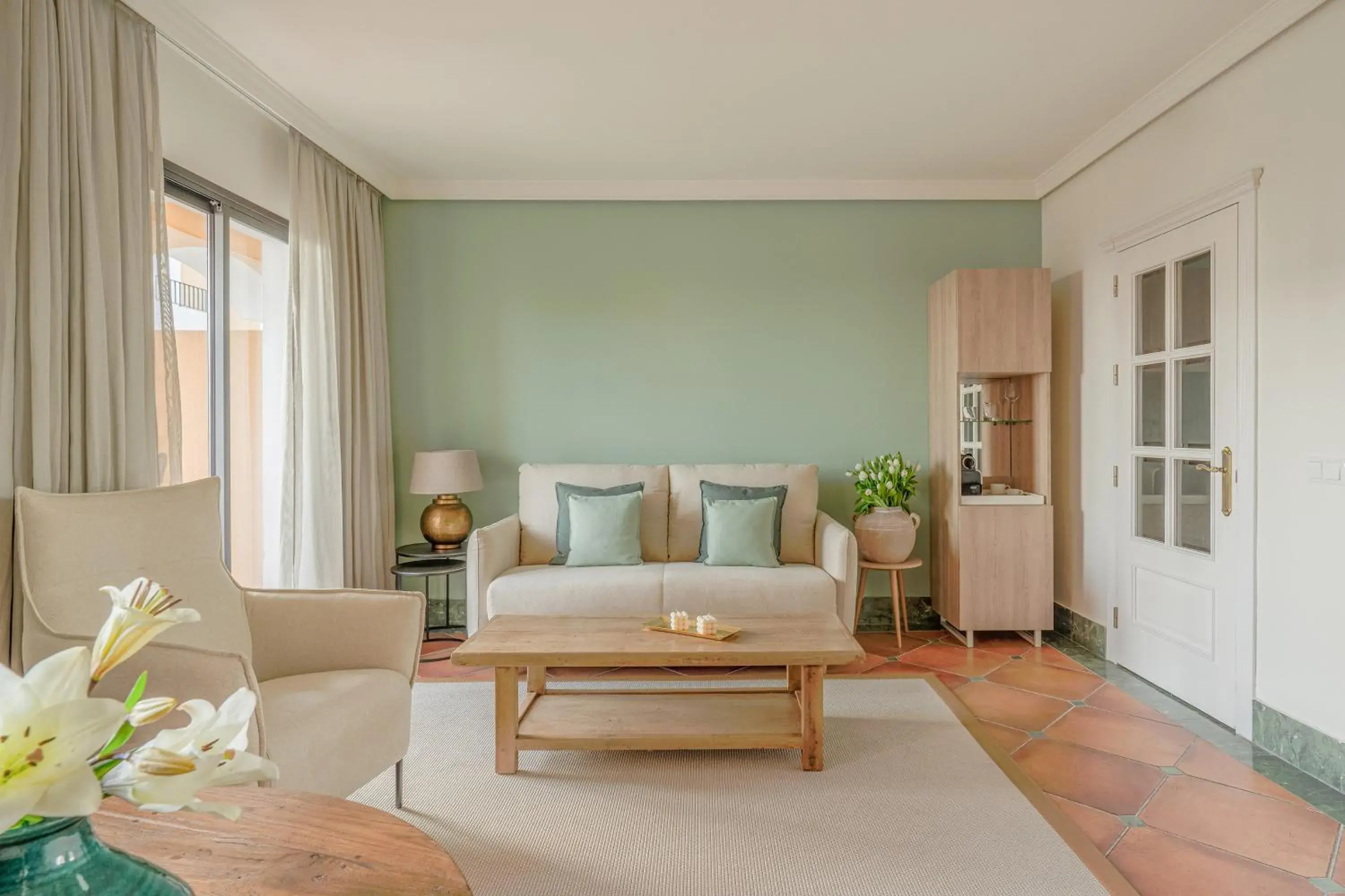 Living room in Palacio de Sancti Petri, a Gran Meliá - The Leading Hotels of the World Living room in Palacio de Sancti Petri, a Gran Meliá - The Leading Hotels of the World