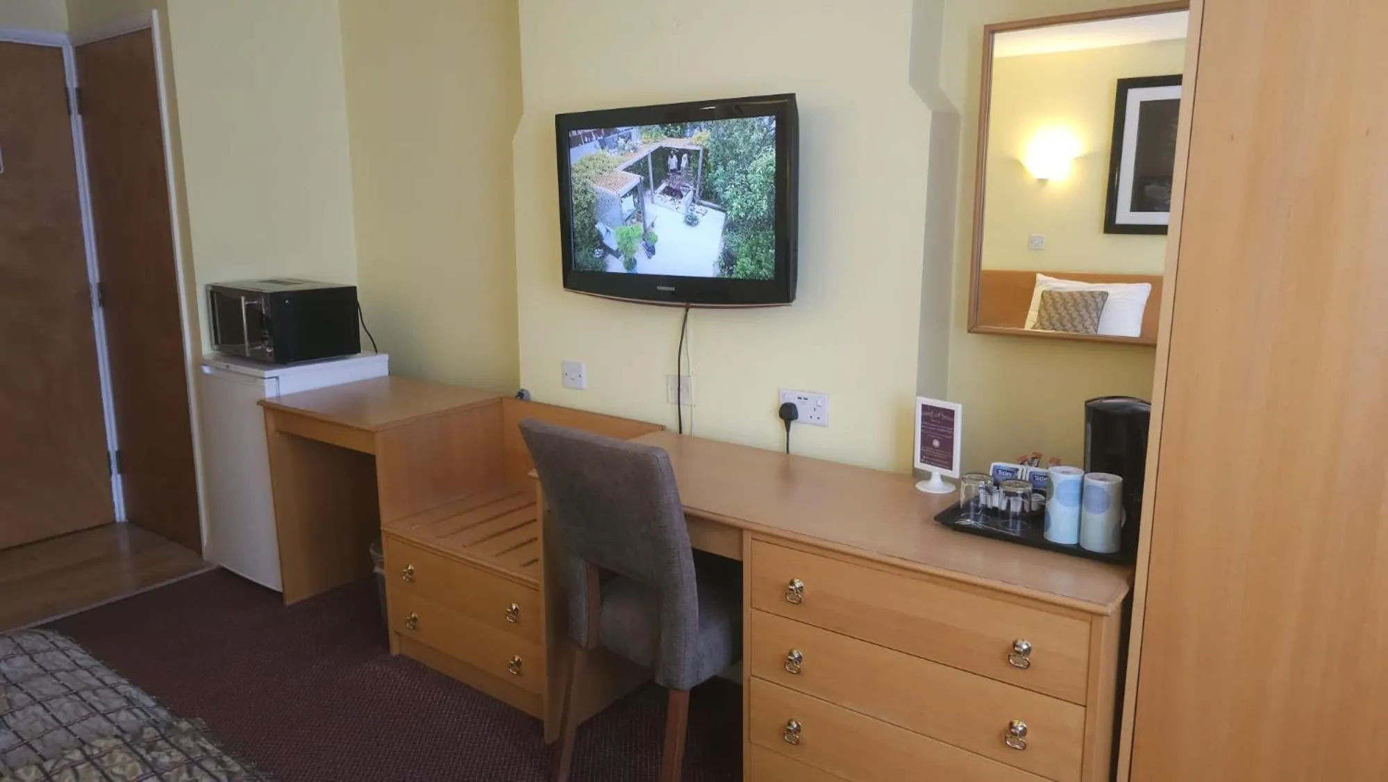 TV and multimedia in The Abbey House Hotel