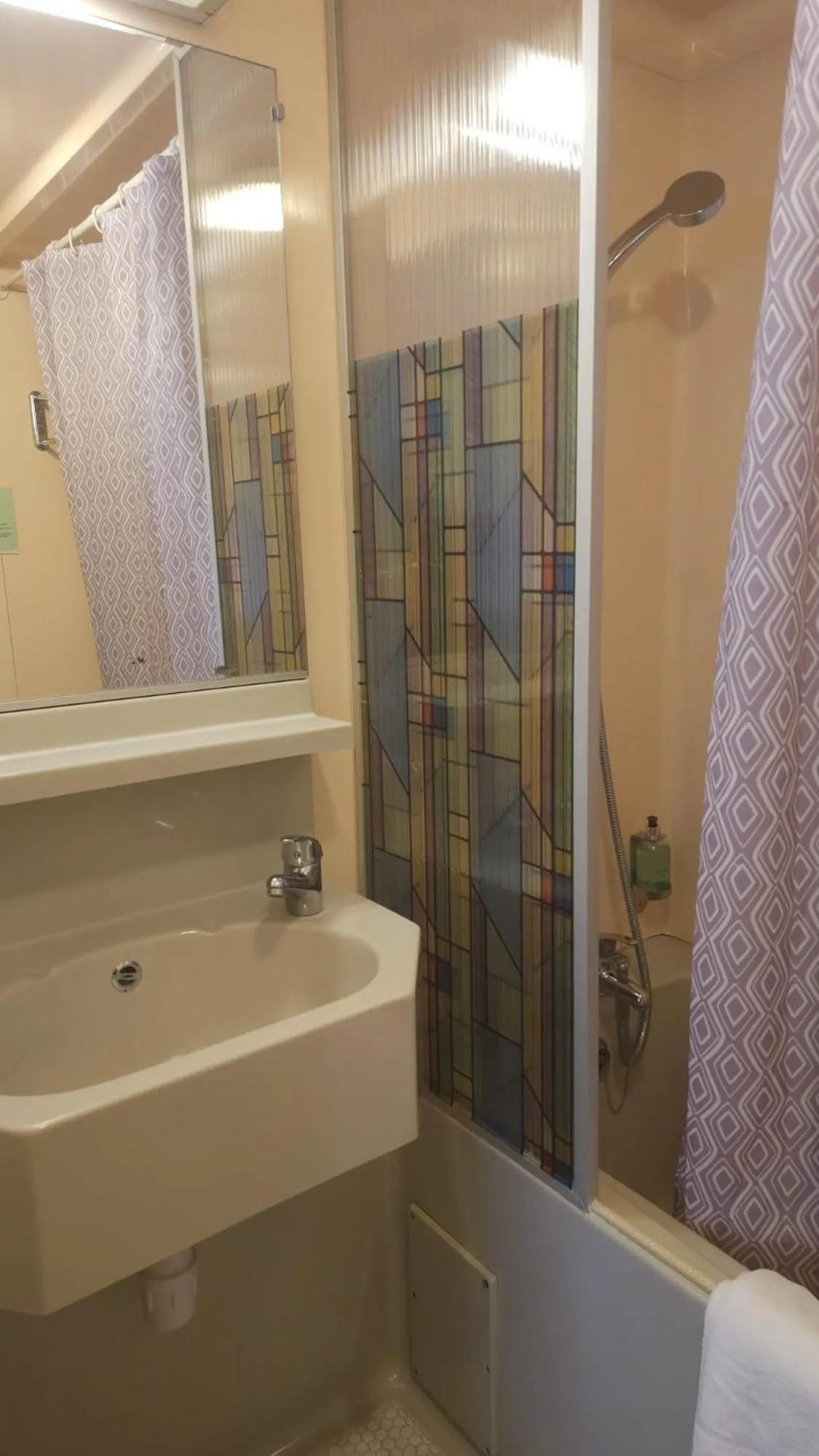 Shower in The Abbey House Hotel