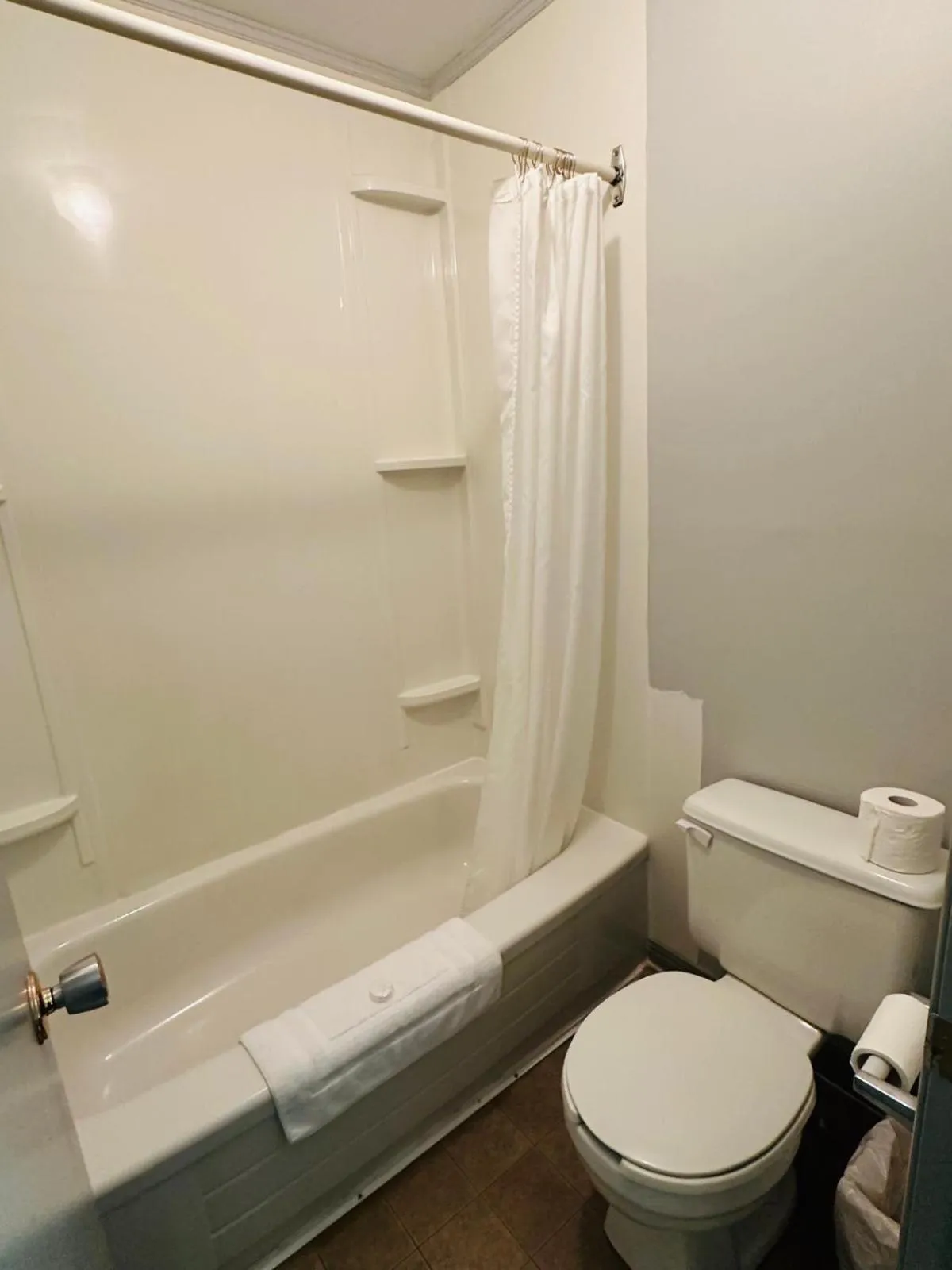 Bath in Stiles Motel Hill View