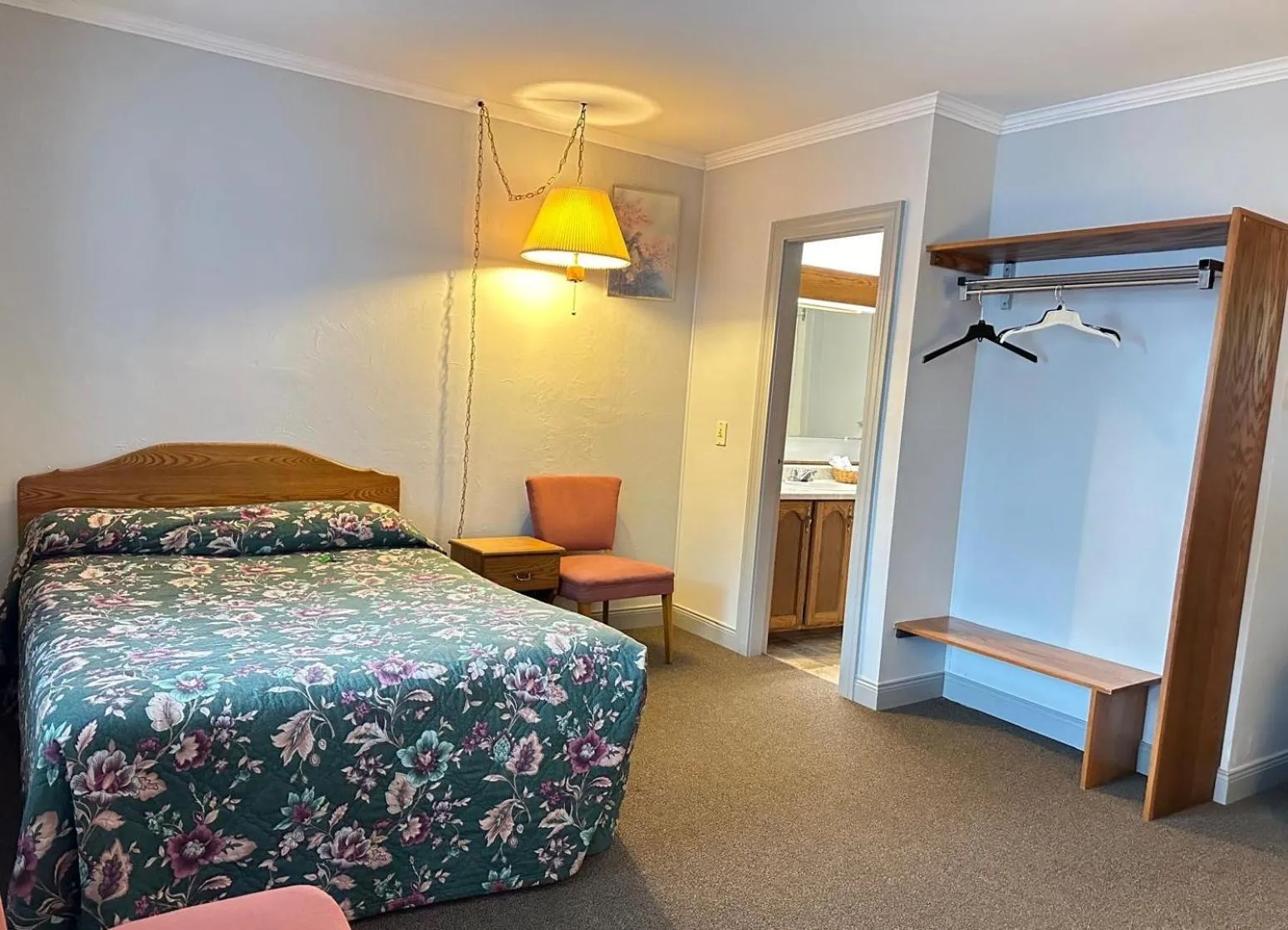 Bedroom, Bed in Stiles Motel Hill View