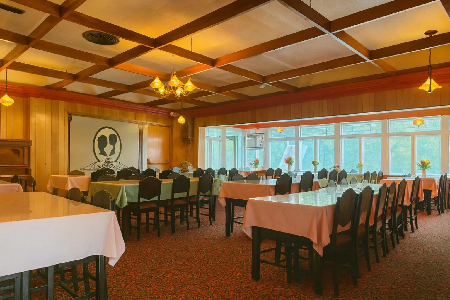 Restaurant/places to eat in Stiles Motel Hill View