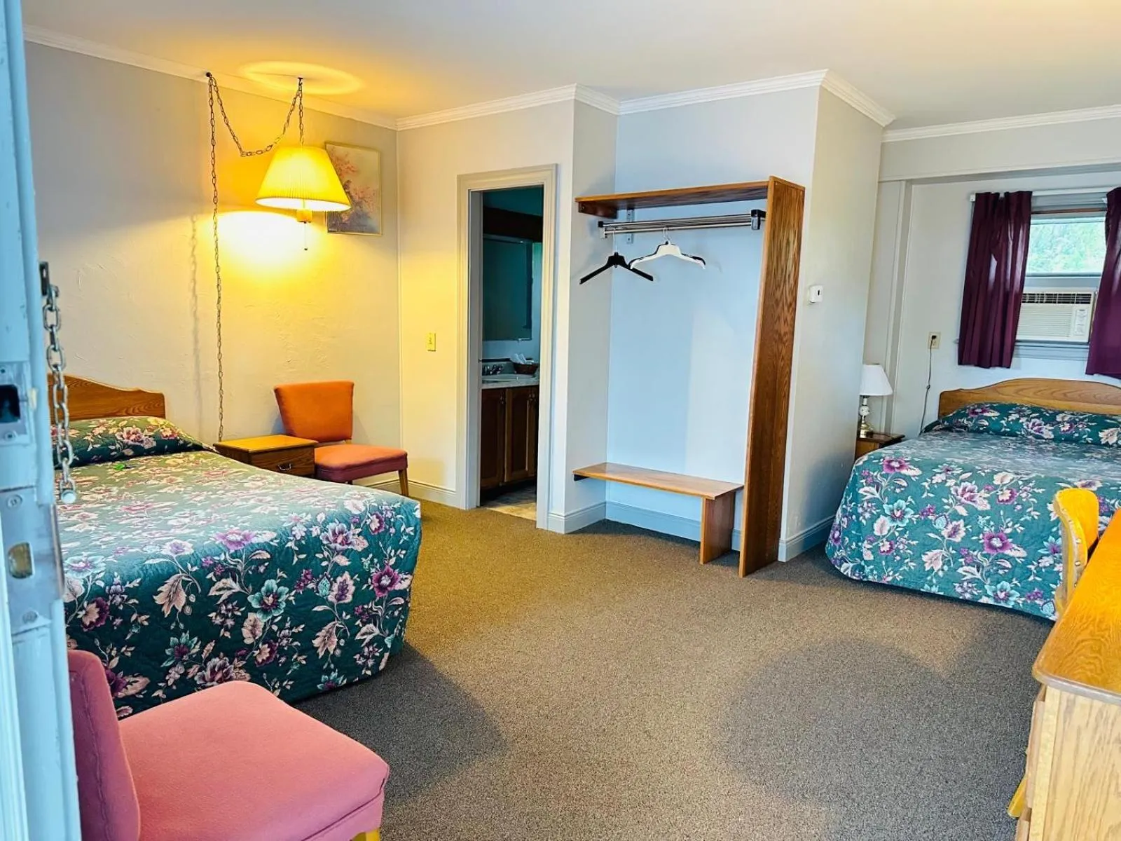 Bed in Stiles Motel Hill View