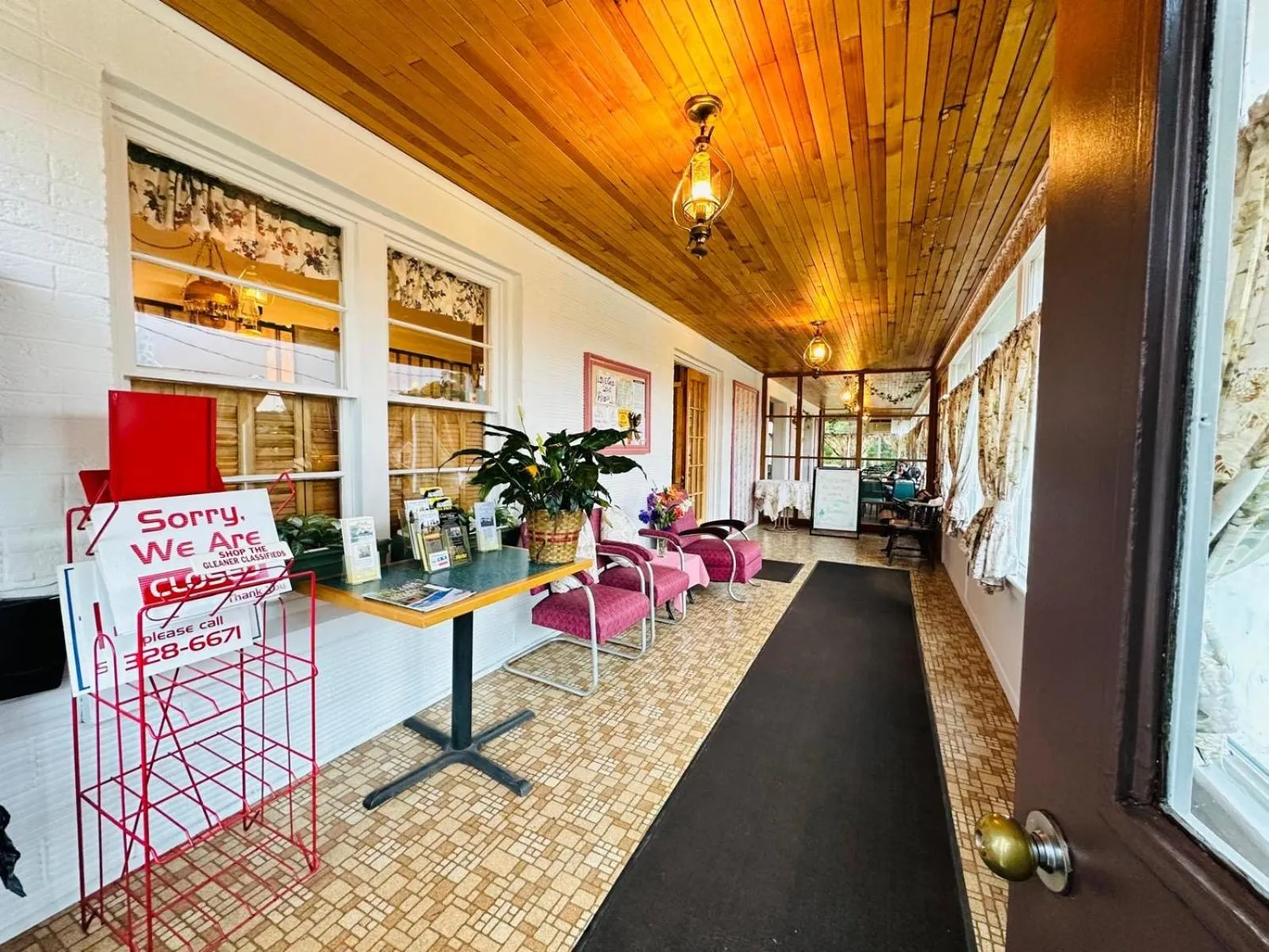 Facade/entrance in Stiles Motel Hill View