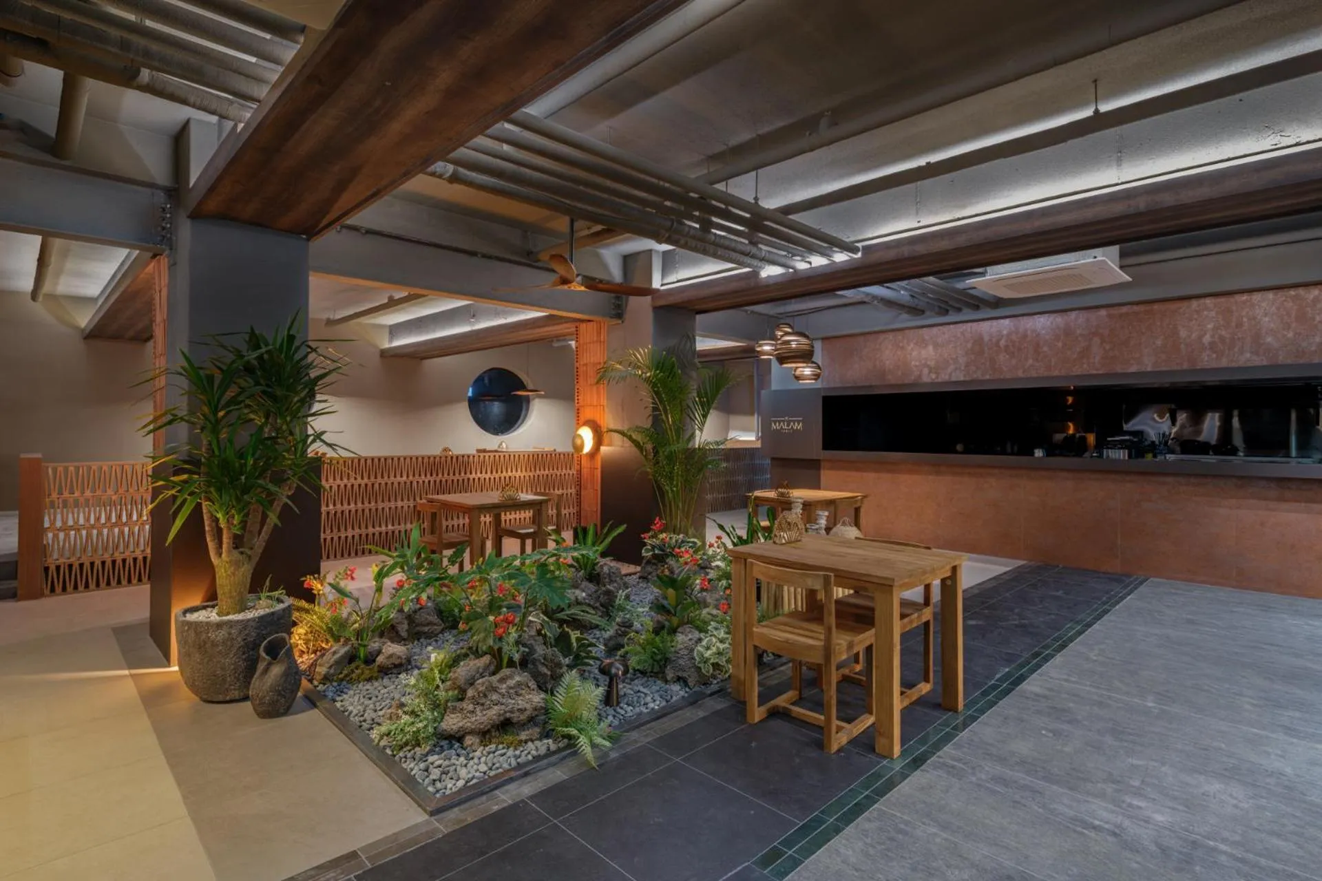 Restaurant/places to eat in Bale Resort